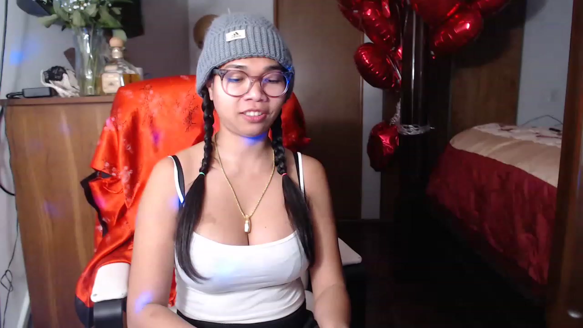 Gallery image thumbnail from Littlekai2023's myfreecams stream on, 02/20/2023, 24:01 image 14 of 20