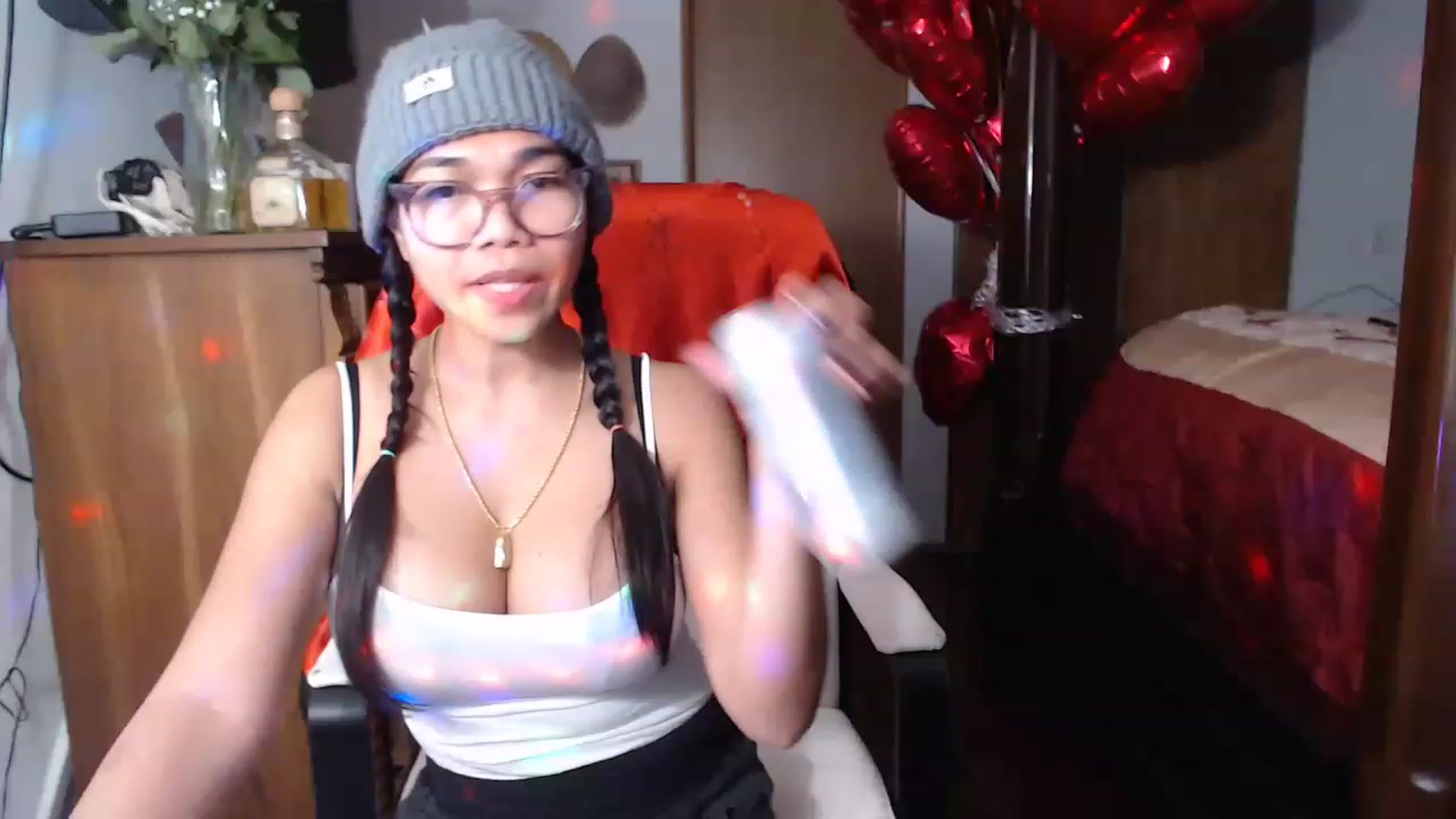 Gallery image thumbnail from Littlekai2023's myfreecams stream on, 02/20/2023, 24:01 image 4 of 20