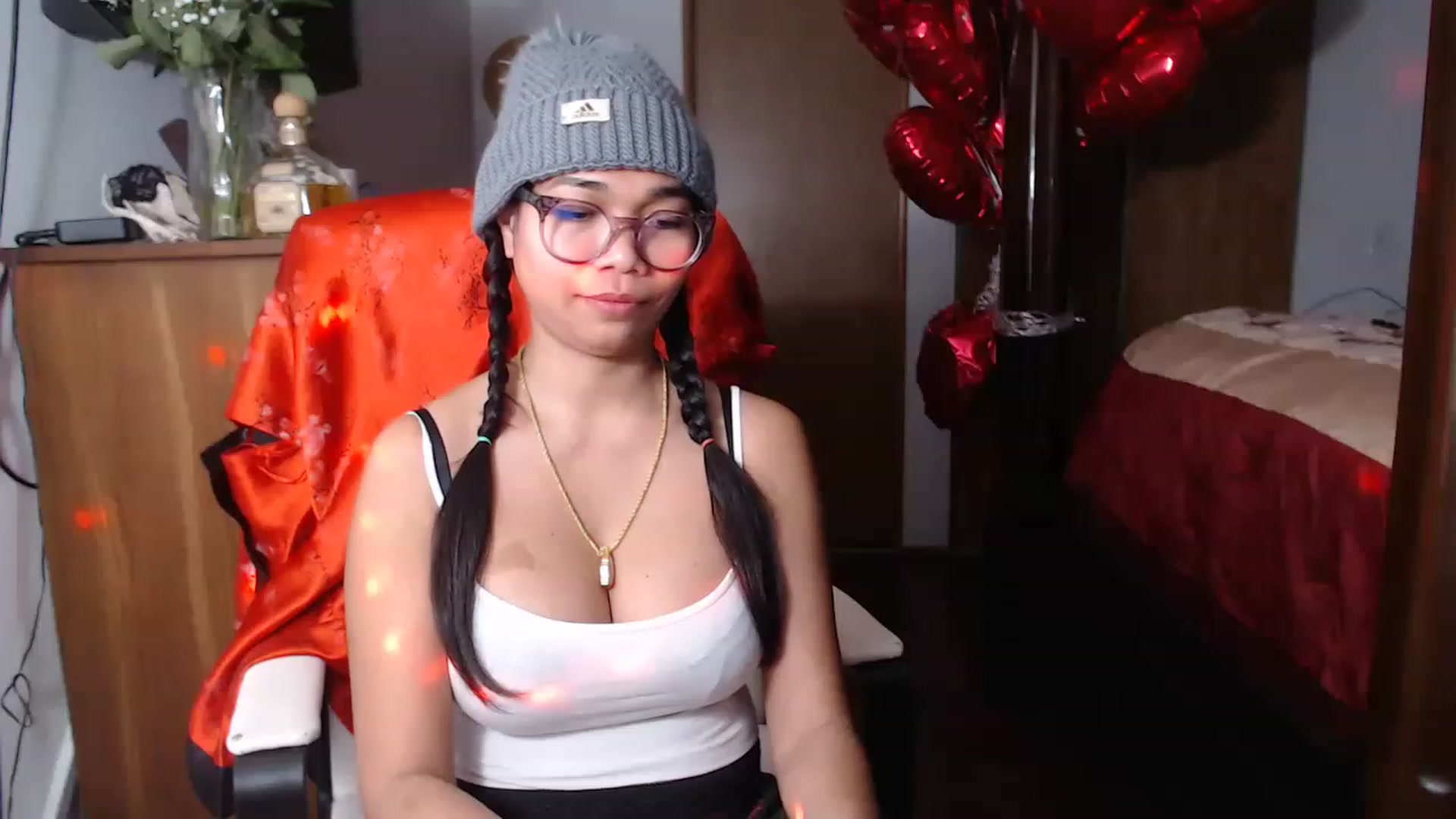 Gallery image thumbnail from Littlekai2023's myfreecams stream on, 02/20/2023, 24:01 image 17 of 20