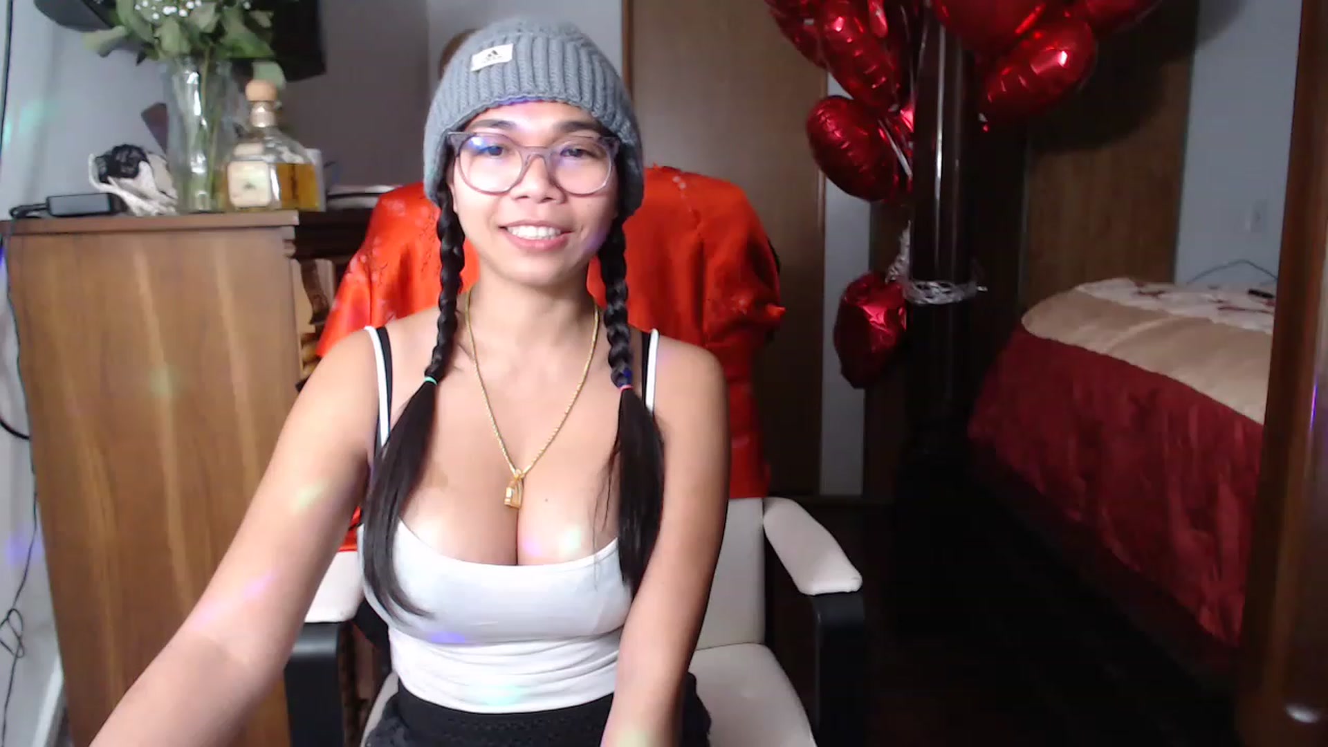 Gallery image thumbnail from Littlekai2023's myfreecams stream on, 02/20/2023, 24:01 image 2 of 20