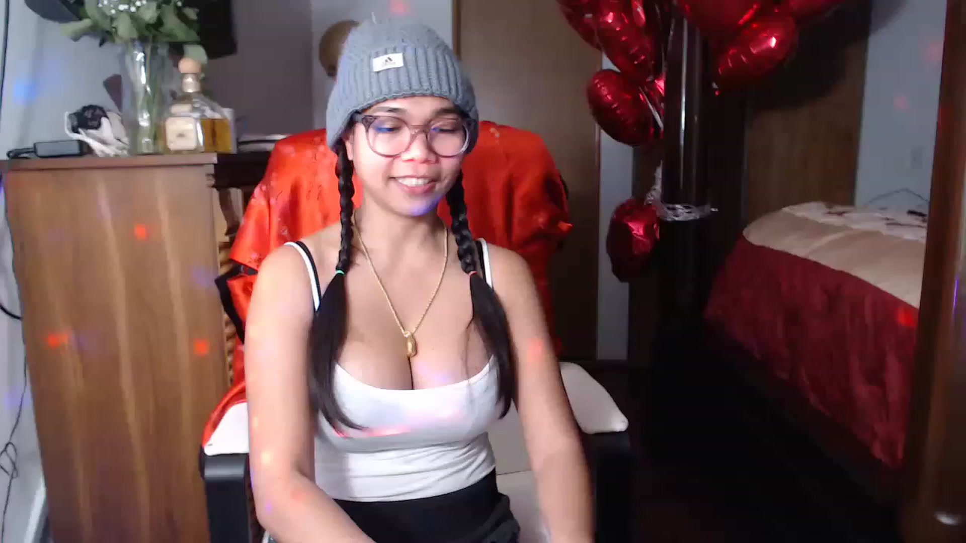 Gallery image thumbnail from Littlekai2023's myfreecams stream on, 02/20/2023, 24:01 image 3 of 20