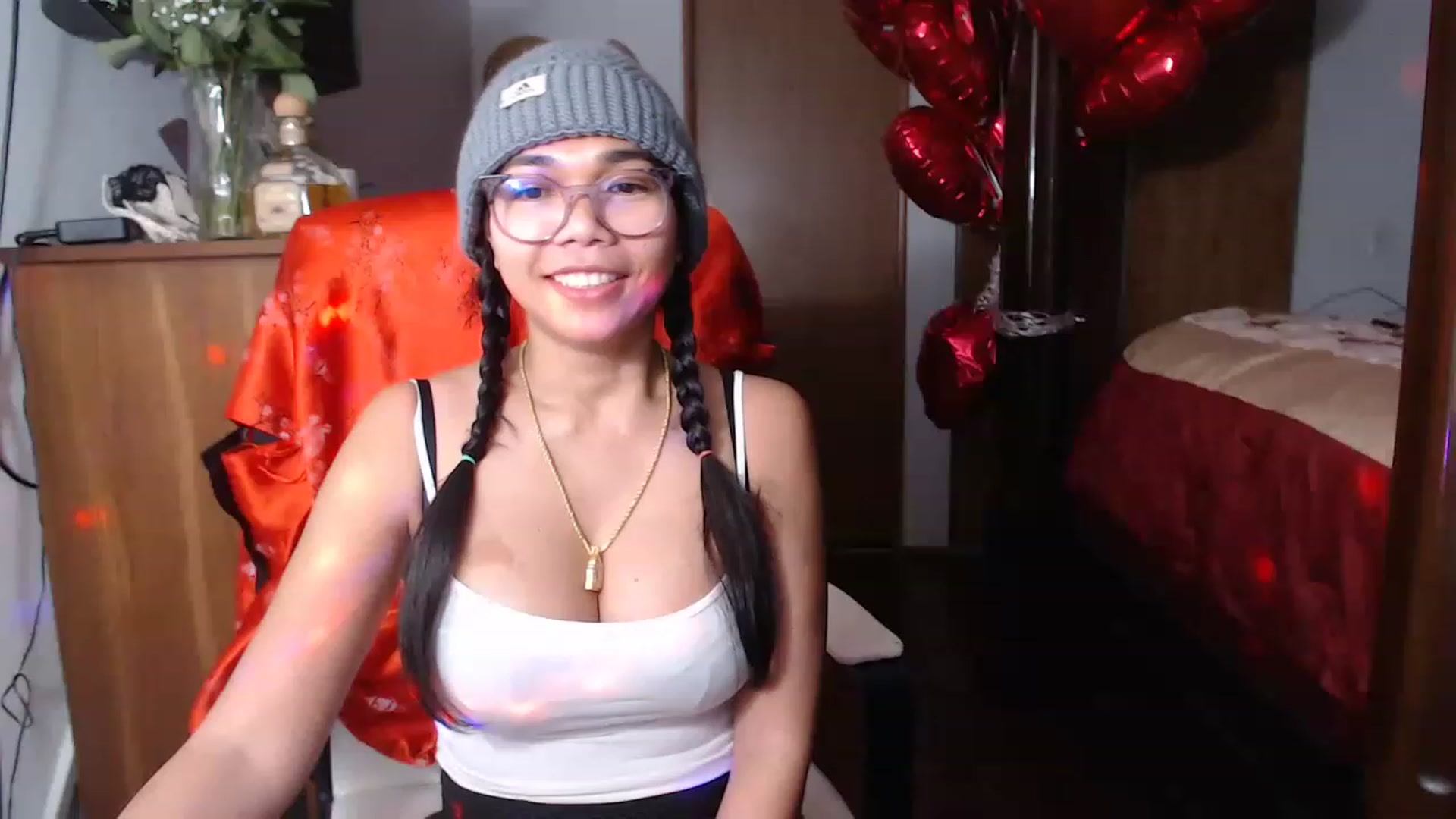Gallery image thumbnail from Littlekai2023's myfreecams stream on, 02/20/2023, 24:01 image 15 of 20