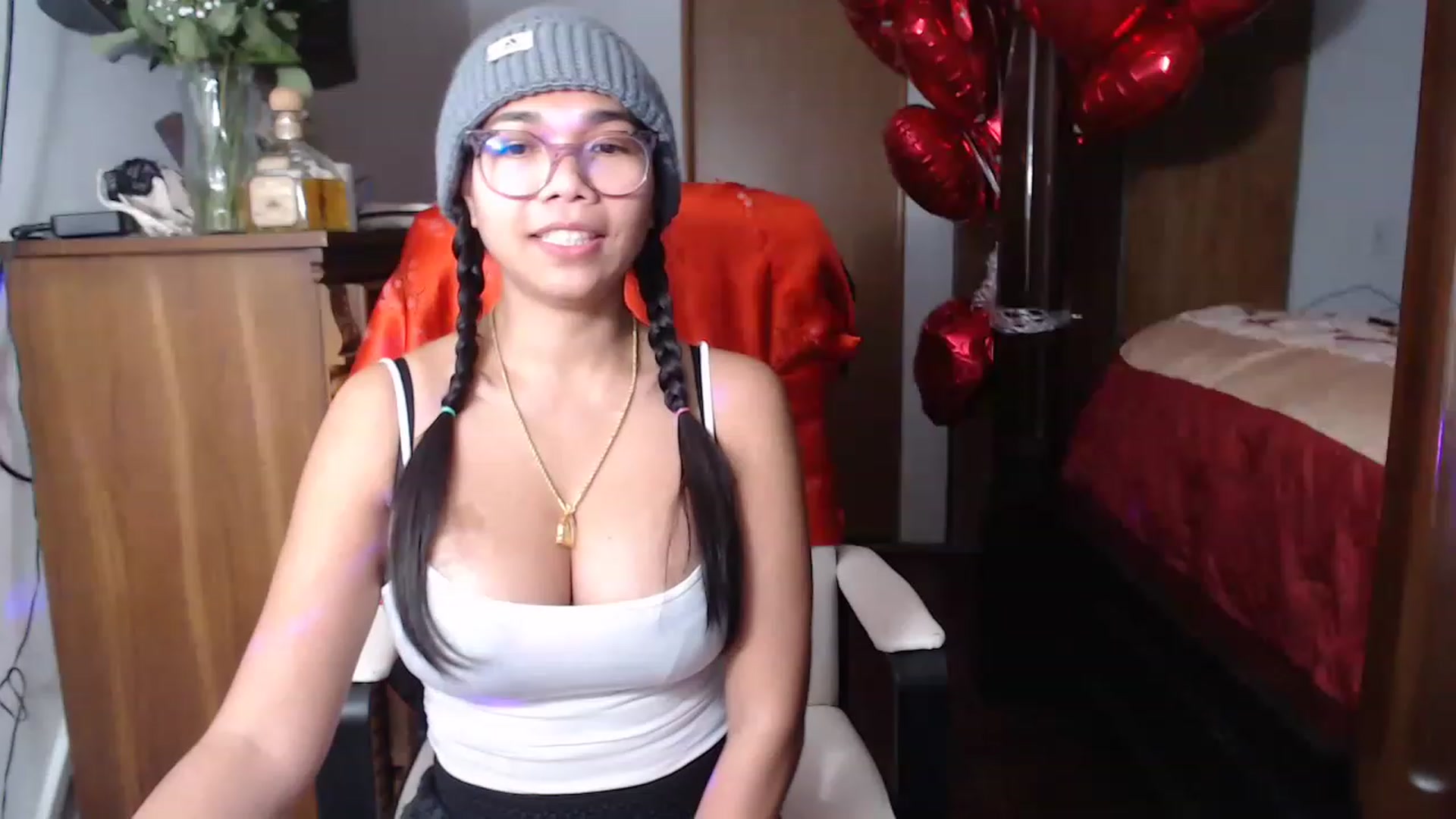 Gallery image thumbnail from Littlekai2023's myfreecams stream on, 02/20/2023, 24:01 image 1 of 20