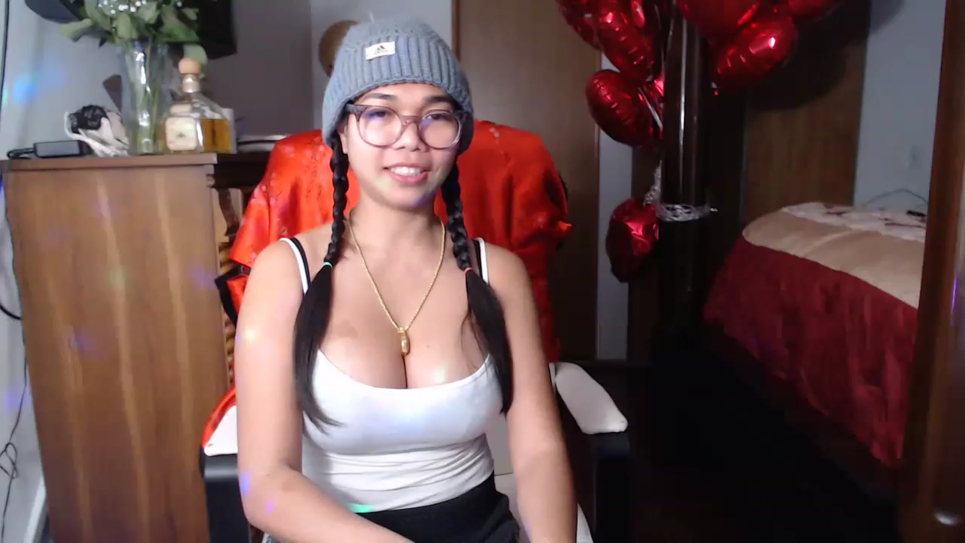 Gallery image thumbnail from Littlekai2023's myfreecams stream on, 02/20/2023, 24:01 image 6 of 20