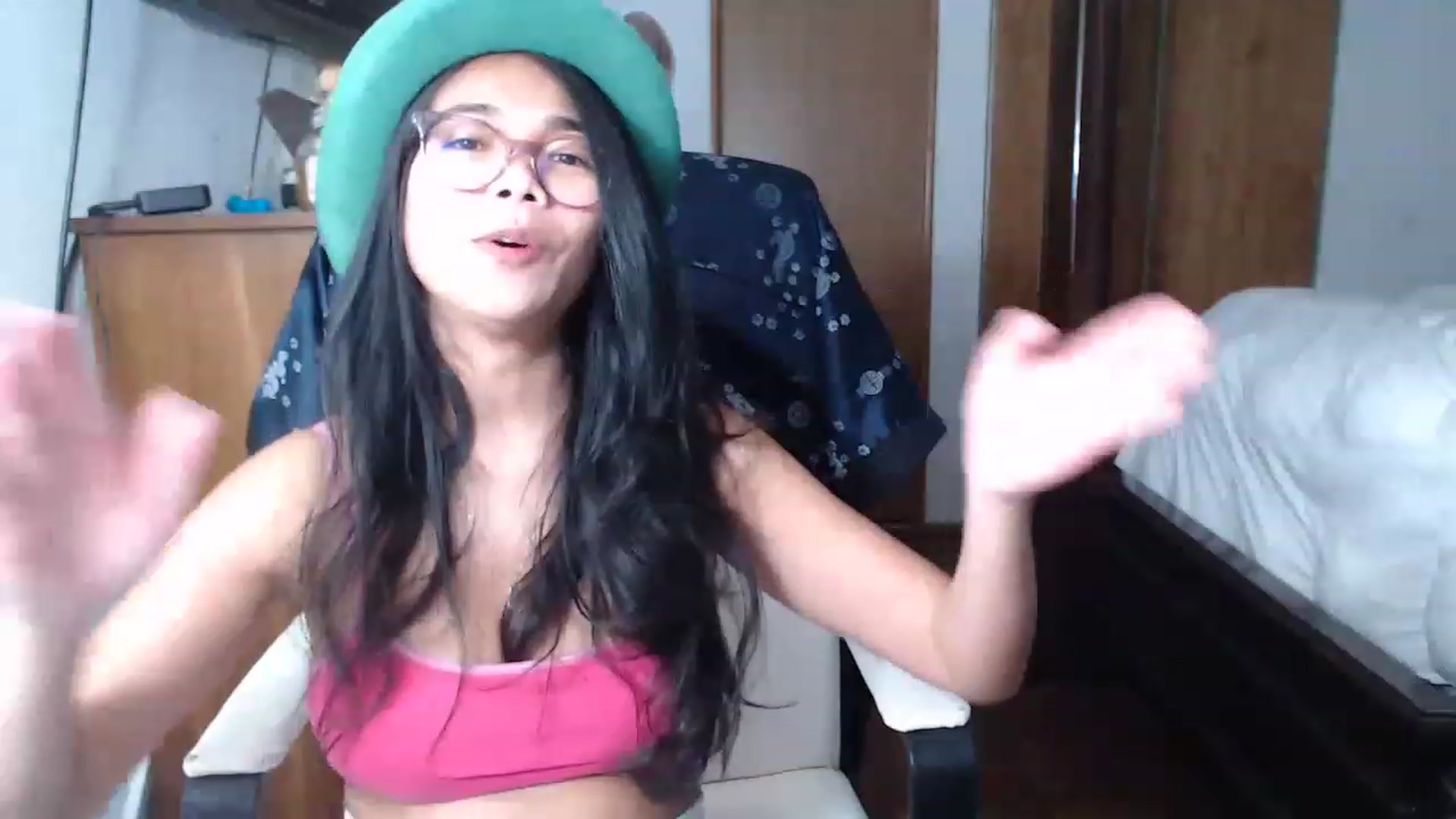 Gallery image thumbnail from Littlekai2023's myfreecams stream on, 03/17/2023, 02:20 image 16 of 20