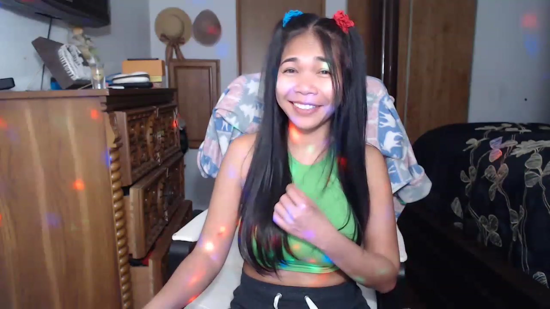 Gallery image thumbnail from Littlekai2023's myfreecams stream on, 04/01/2023, 04:04 image 17 of 20