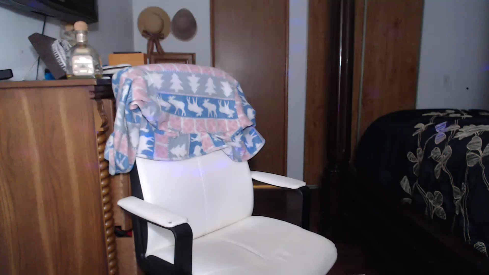 Gallery image thumbnail from Littlekai2023's myfreecams stream on, 04/01/2023, 04:04 image 15 of 20