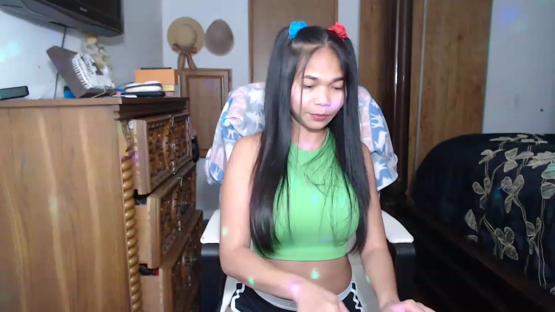 Gallery image thumbnail from Littlekai2023's myfreecams stream on, 04/01/2023, 04:04 image 3 of 20