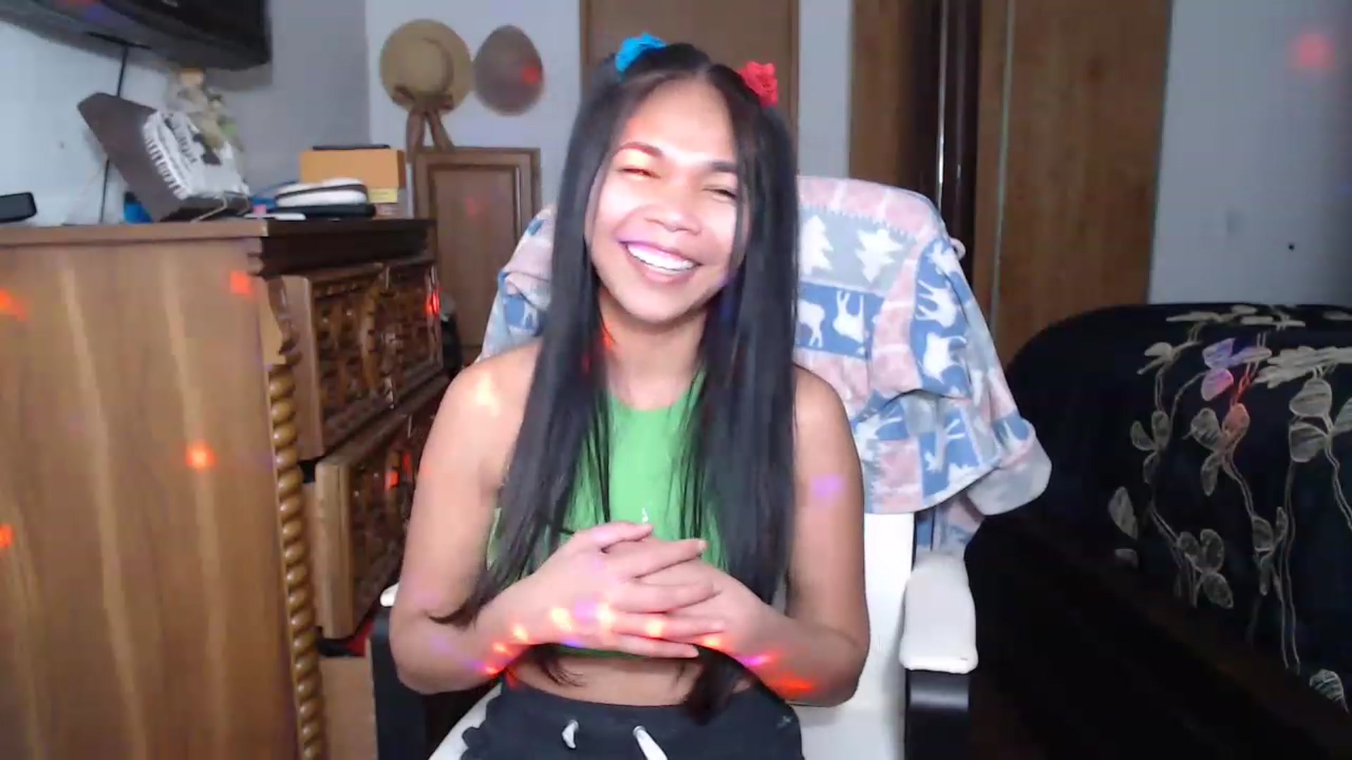 Gallery image thumbnail from Littlekai2023's myfreecams stream on, 04/01/2023, 04:04 image 19 of 20