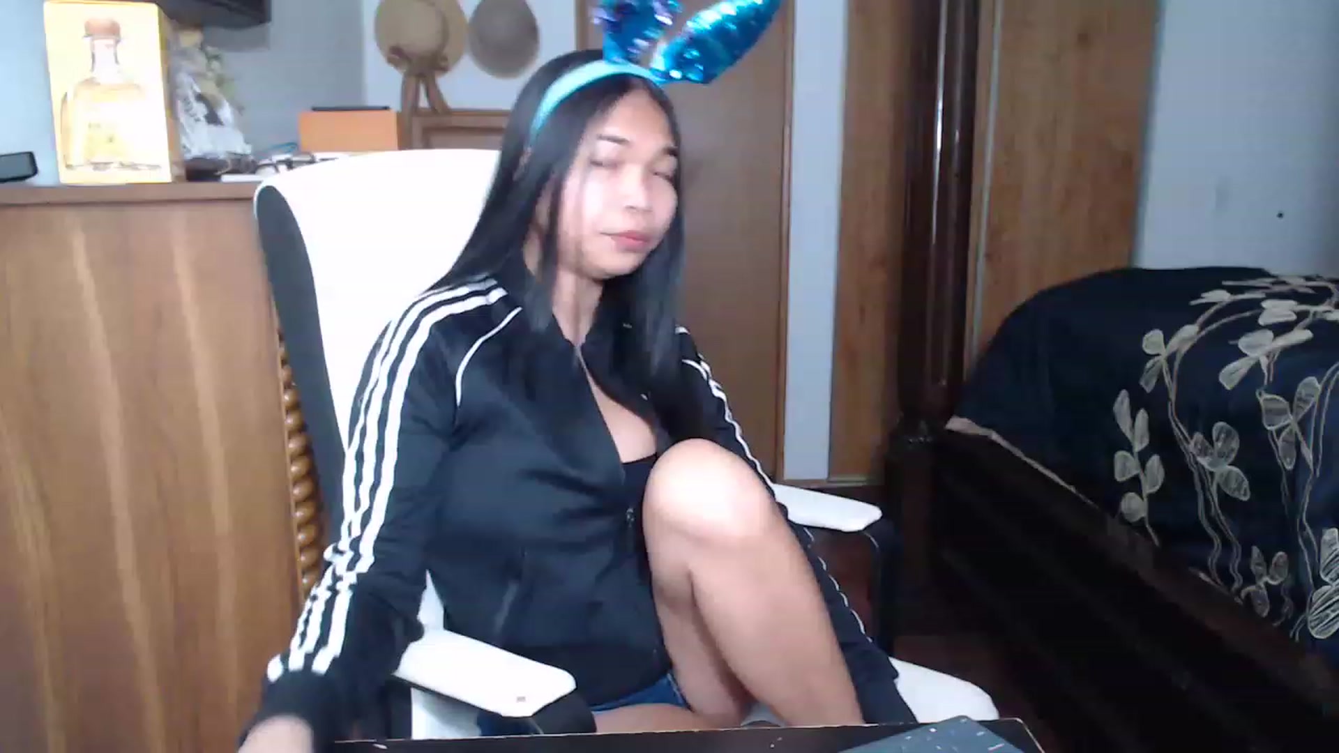 Gallery image thumbnail from Littlekai2023's myfreecams stream on, 04/02/2023, 24:01 image 1 of 20