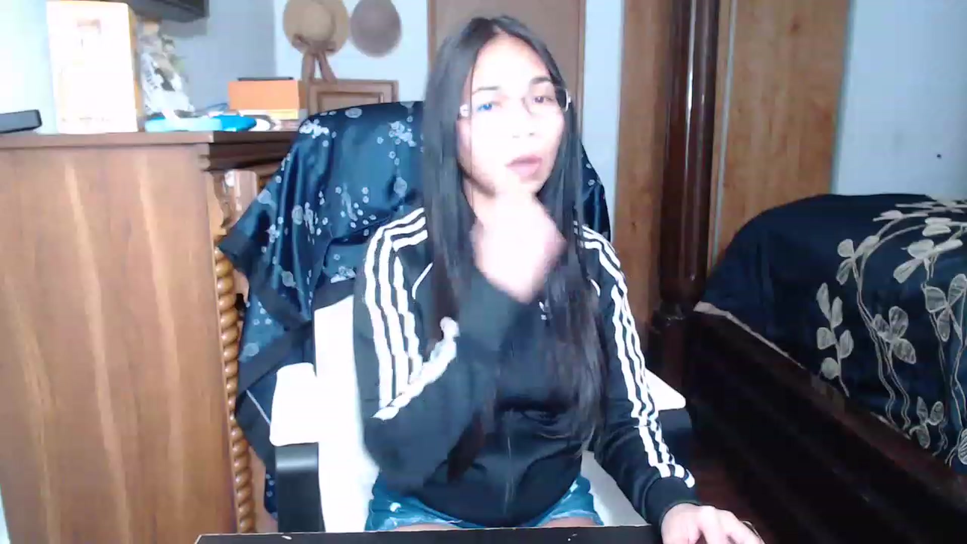 Gallery image thumbnail from Littlekai2023's myfreecams stream on, 04/02/2023, 24:01 image 9 of 20