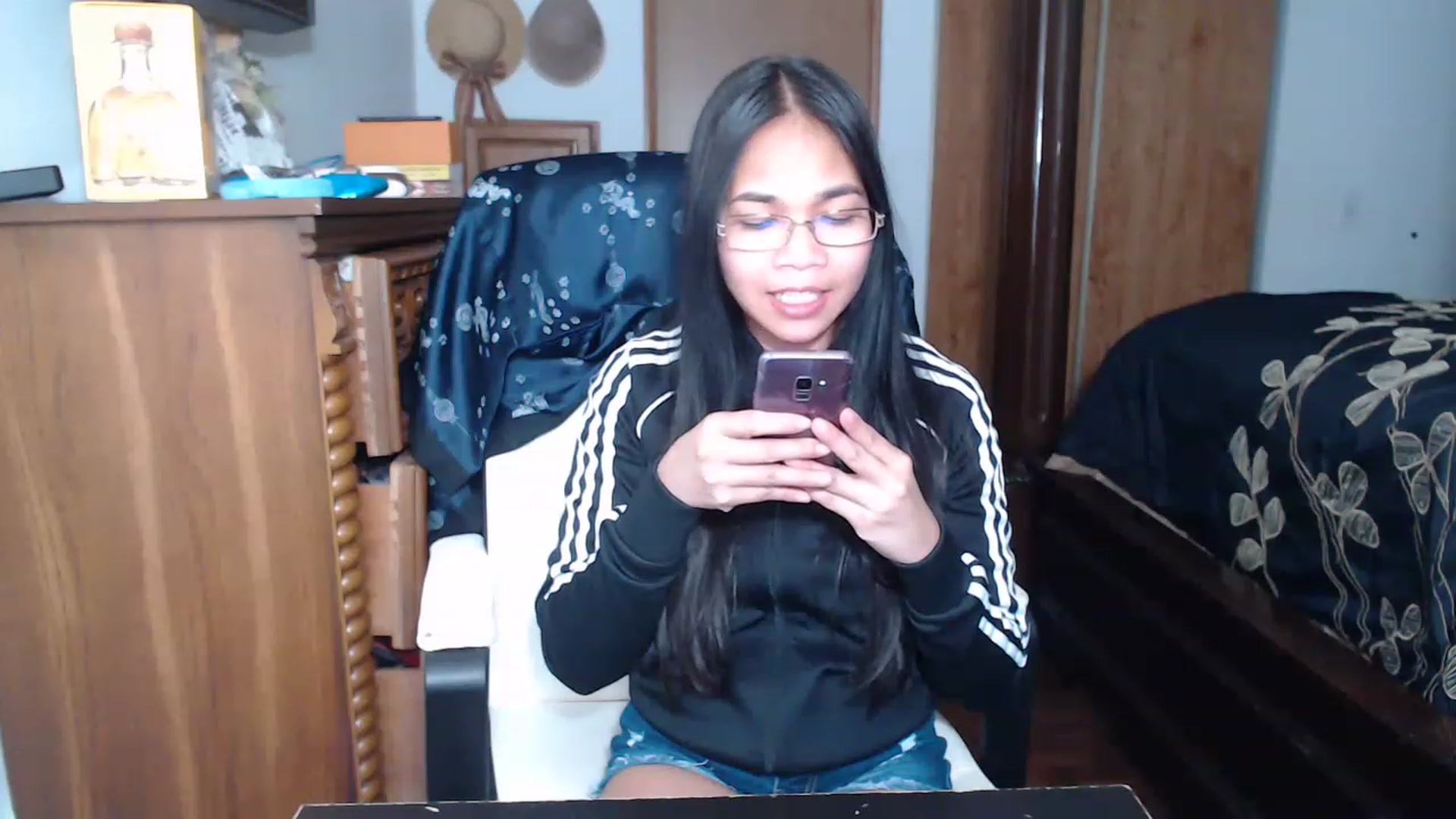 Gallery image thumbnail from Littlekai2023's myfreecams stream on, 04/02/2023, 24:01 image 19 of 20