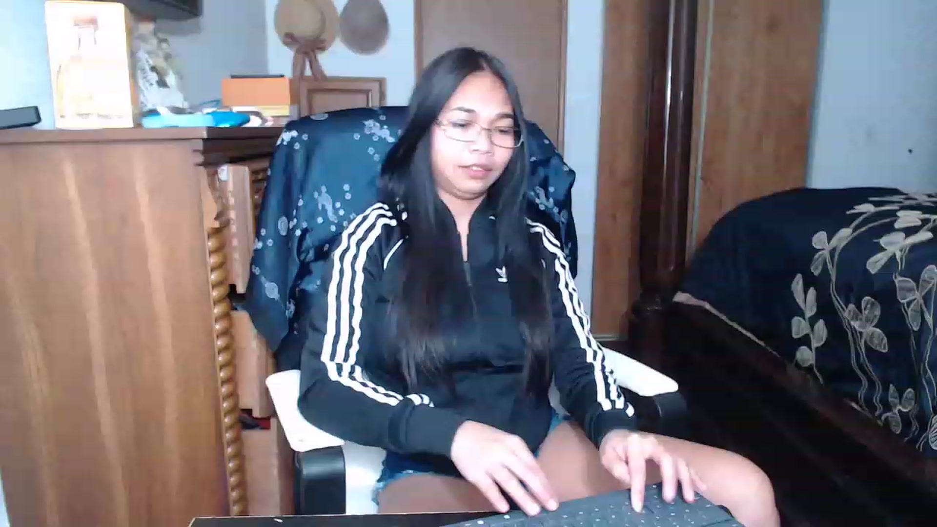 Gallery image thumbnail from Littlekai2023's myfreecams stream on, 04/02/2023, 04:12 image 1 of 20