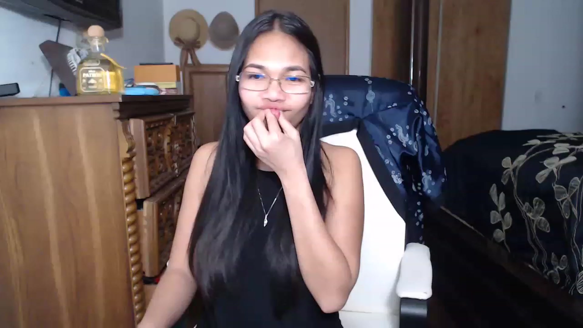 Gallery image thumbnail from Littlekai2023's myfreecams stream on, 04/02/2023, 04:12 image 10 of 20
