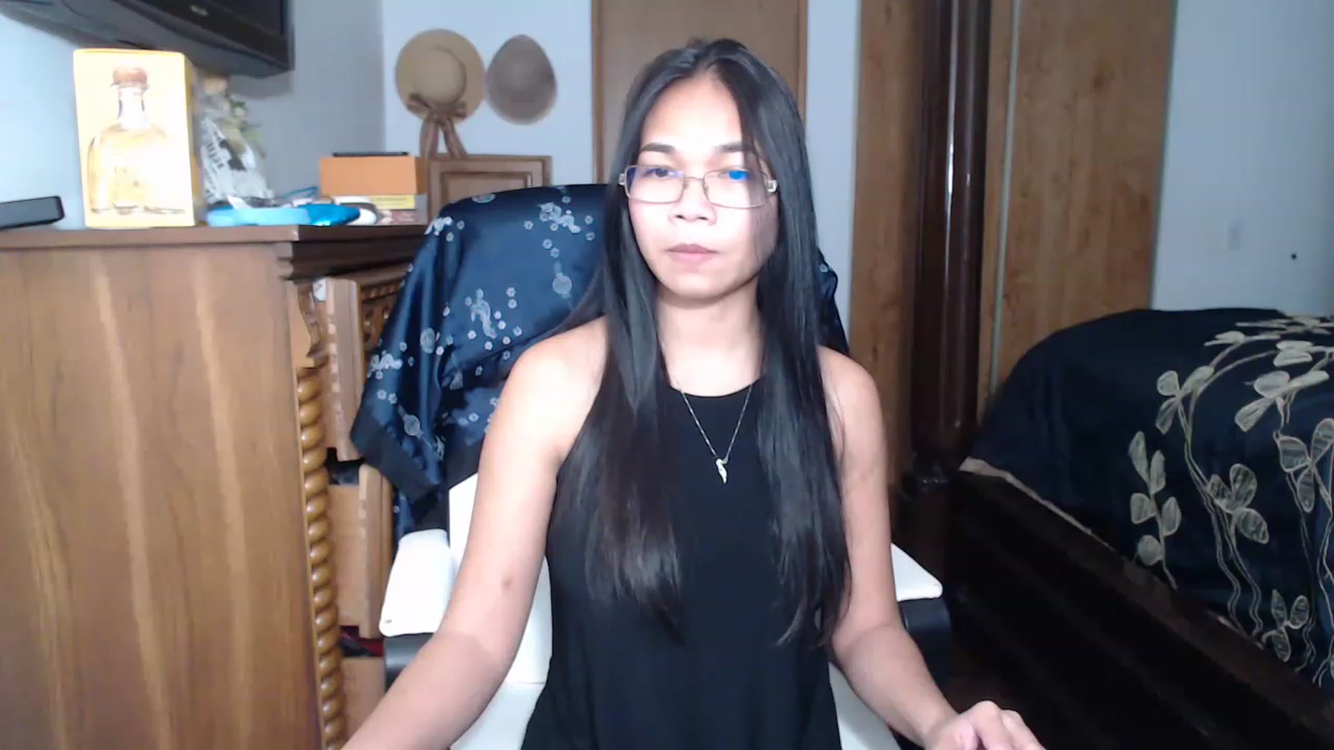 Gallery image thumbnail from Littlekai2023's myfreecams stream on, 04/02/2023, 04:12 image 2 of 20