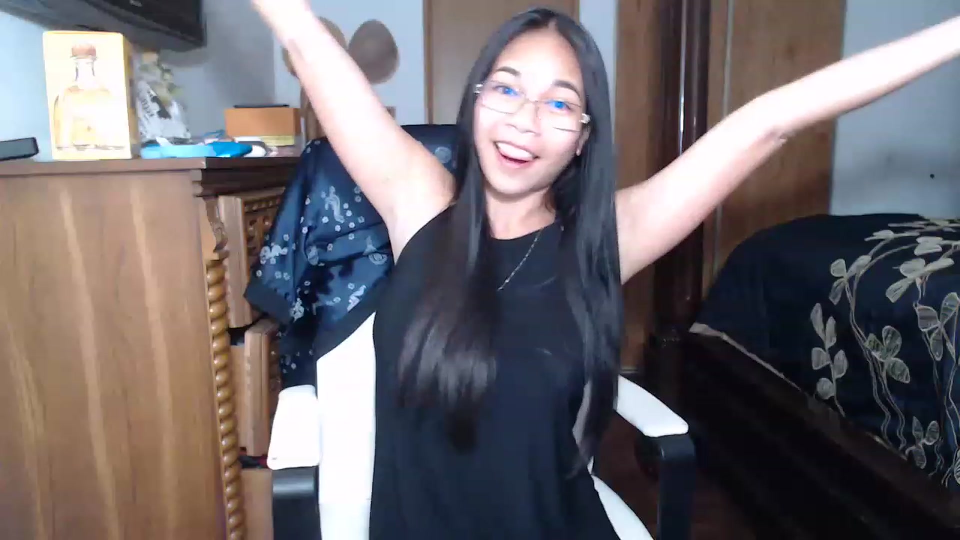 Gallery image thumbnail from Littlekai2023's myfreecams stream on, 04/02/2023, 04:12 image 4 of 20