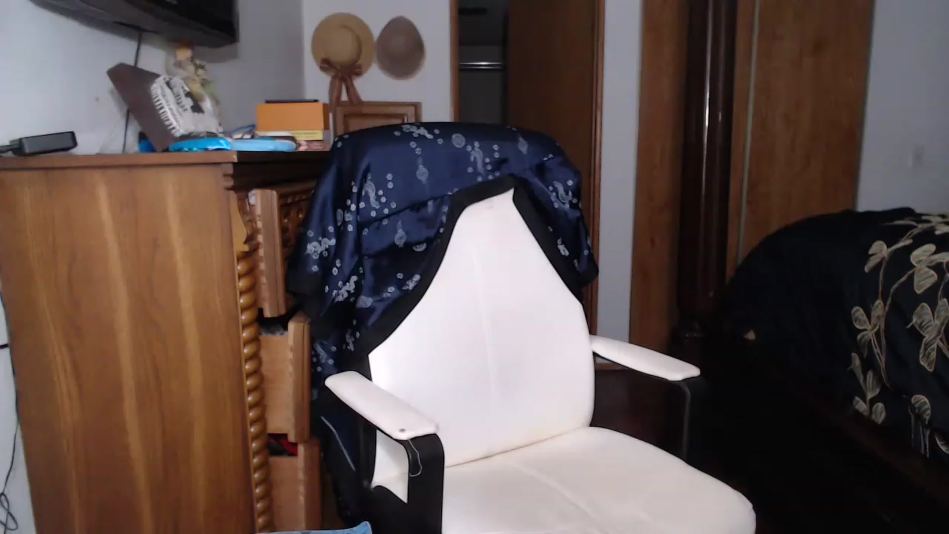 Gallery image thumbnail from Littlekai2023's myfreecams stream on, 04/02/2023, 12:31 image 6 of 20