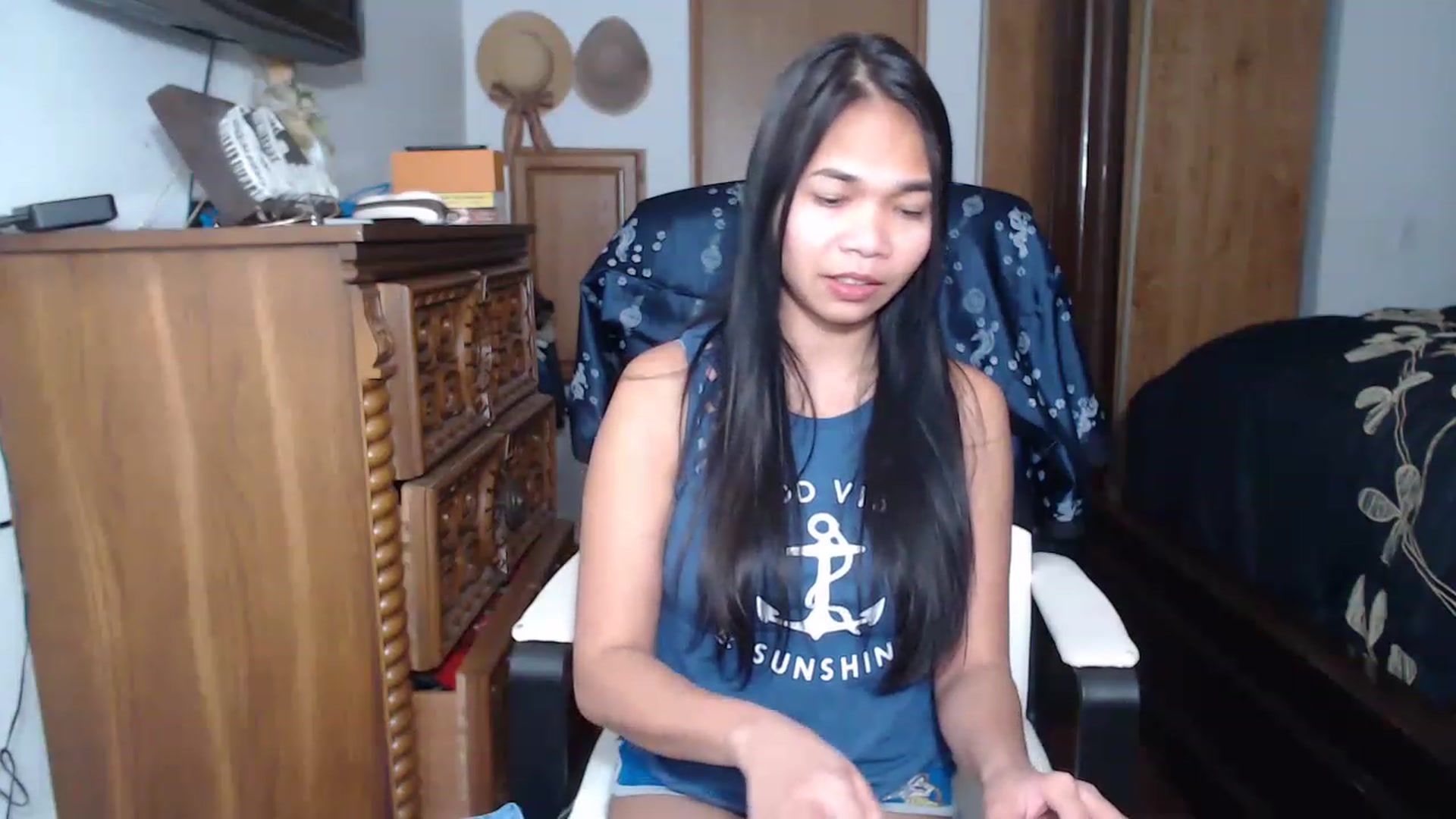 Gallery image thumbnail from Littlekai2023's myfreecams stream on, 04/04/2023, 24:05 image 3 of 20