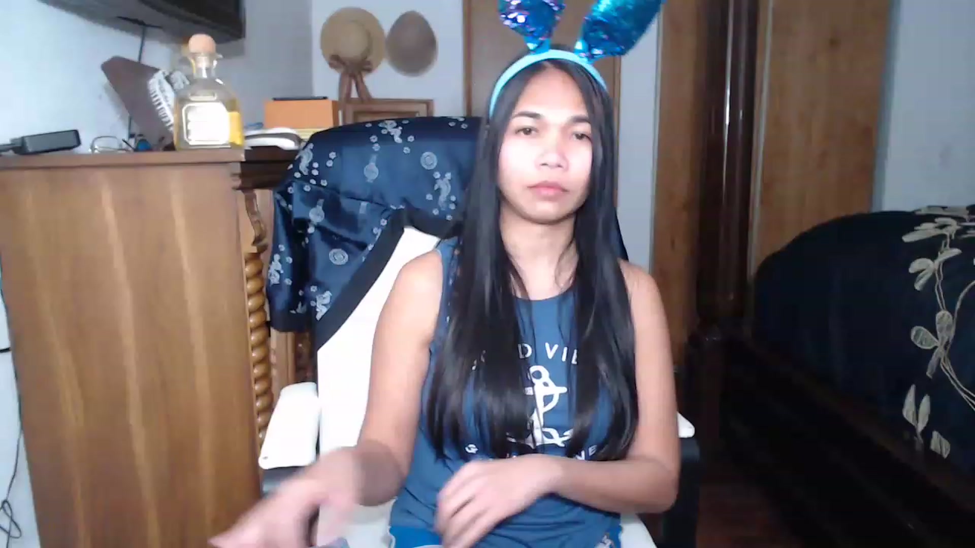 Gallery image thumbnail from Littlekai2023's myfreecams stream on, 04/04/2023, 24:05 image 16 of 20