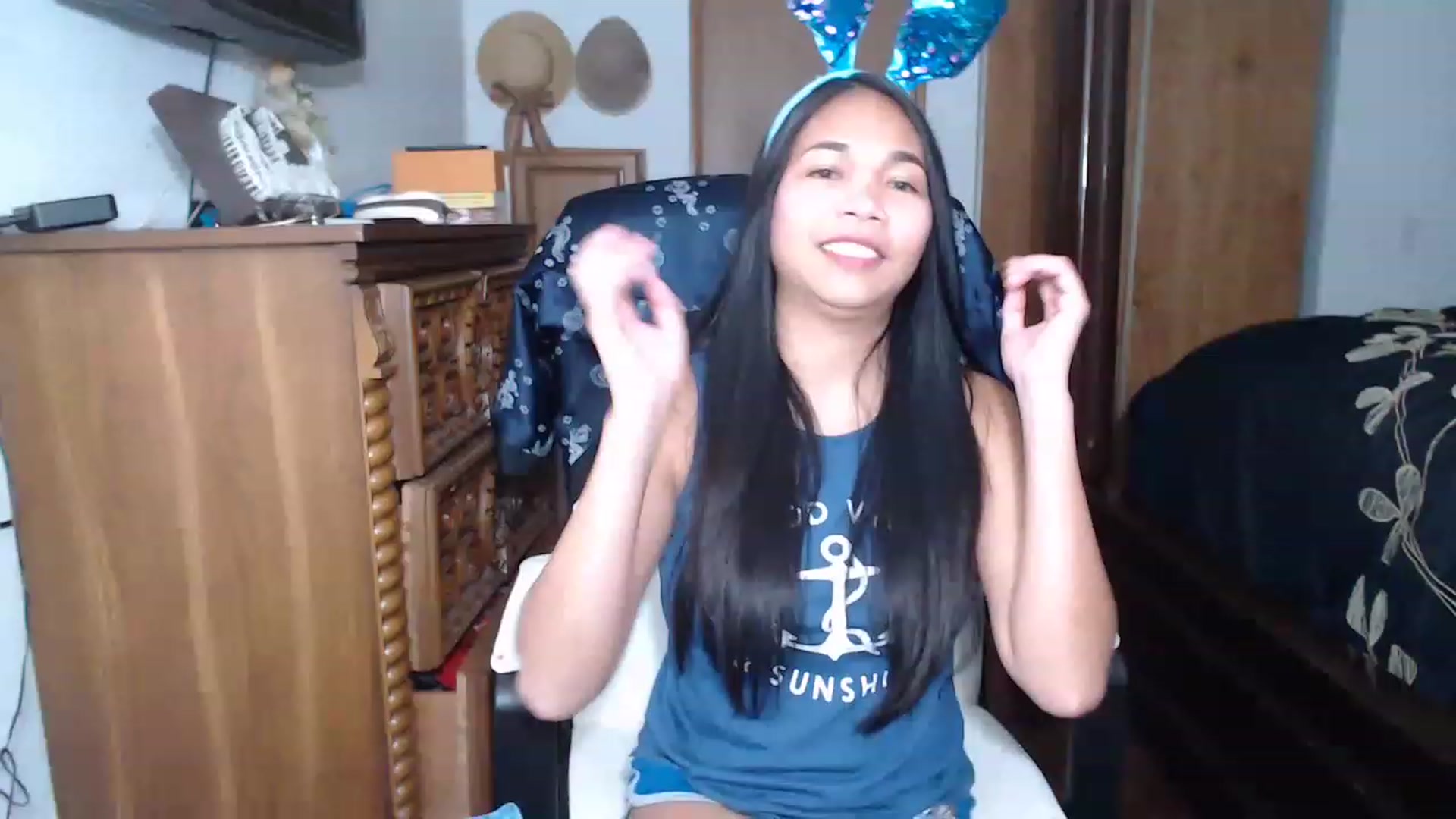 Gallery image thumbnail from Littlekai2023's myfreecams stream on, 04/04/2023, 24:05 image 9 of 20
