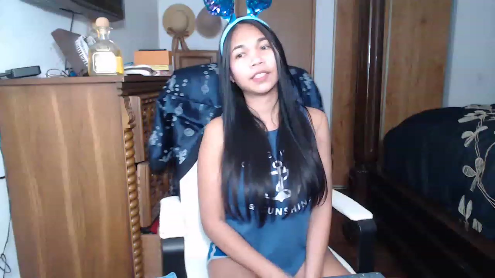 Gallery image thumbnail from Littlekai2023's myfreecams stream on, 04/04/2023, 24:05 image 18 of 20