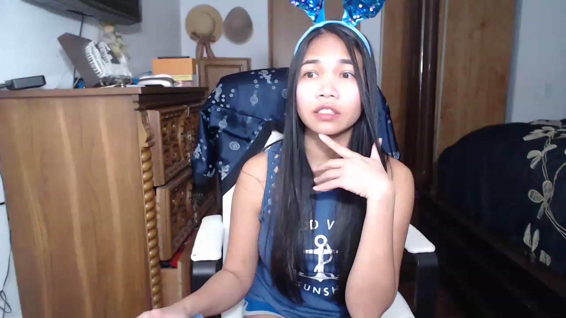 Gallery image thumbnail from Littlekai2023's myfreecams stream on, 04/04/2023, 24:05 image 8 of 20