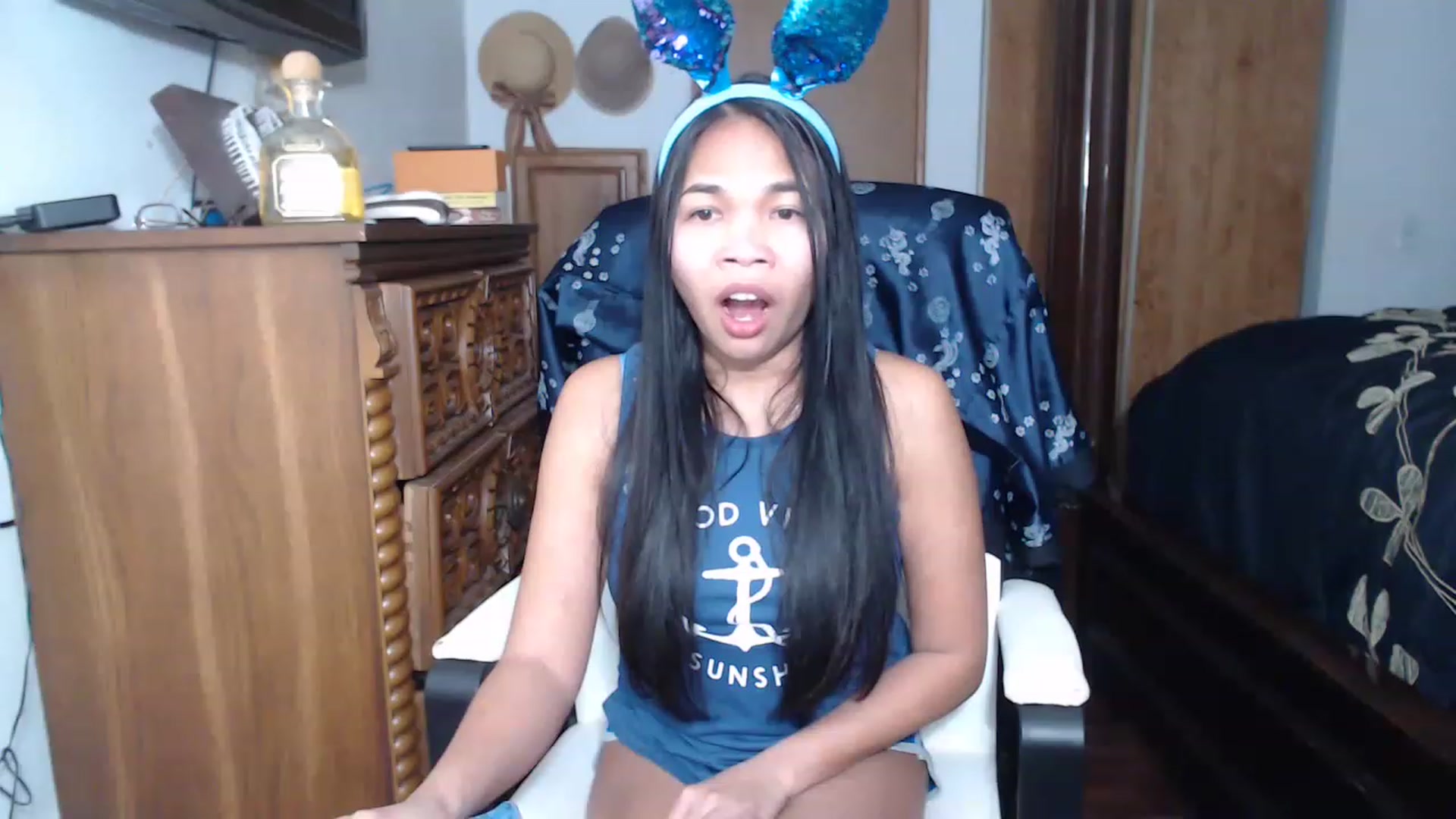 Gallery image thumbnail from Littlekai2023's myfreecams stream on, 04/04/2023, 24:05 image 14 of 20
