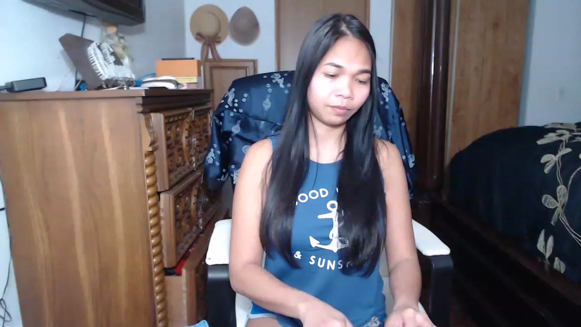 Gallery image thumbnail from Littlekai2023's myfreecams stream on, 04/04/2023, 24:05 image 1 of 20