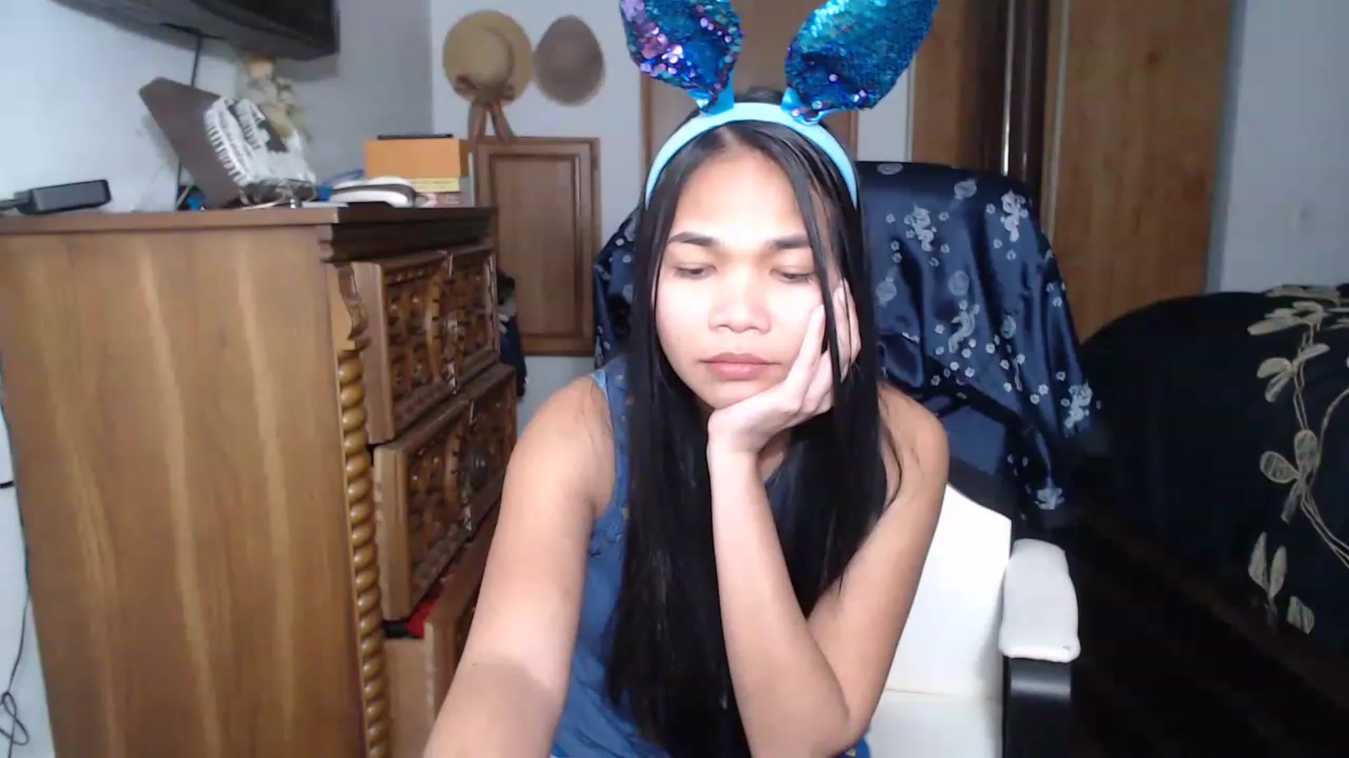 Gallery image thumbnail from Littlekai2023's myfreecams stream on, 04/04/2023, 24:05 image 12 of 20