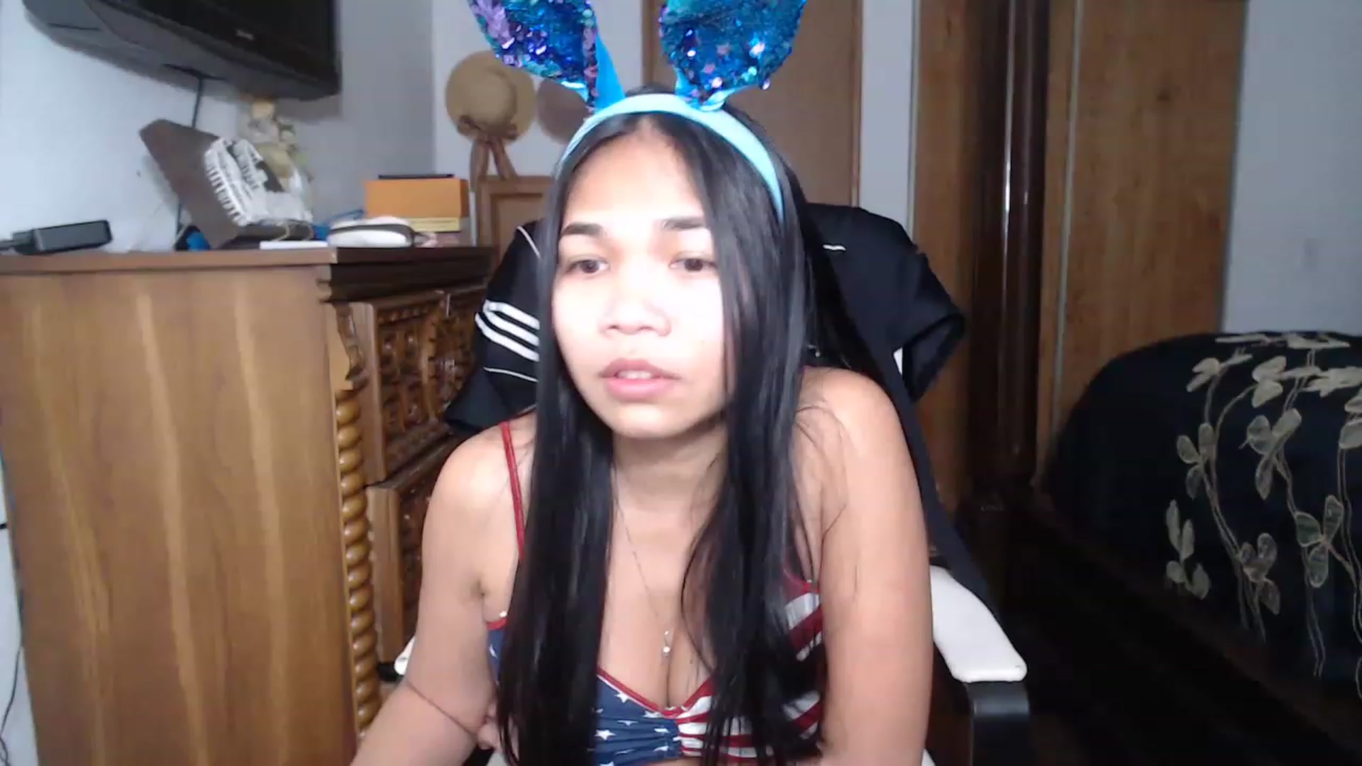 Gallery image thumbnail from Littlekai2023's myfreecams stream on, 04/06/2023, 02:37 image 1 of 20