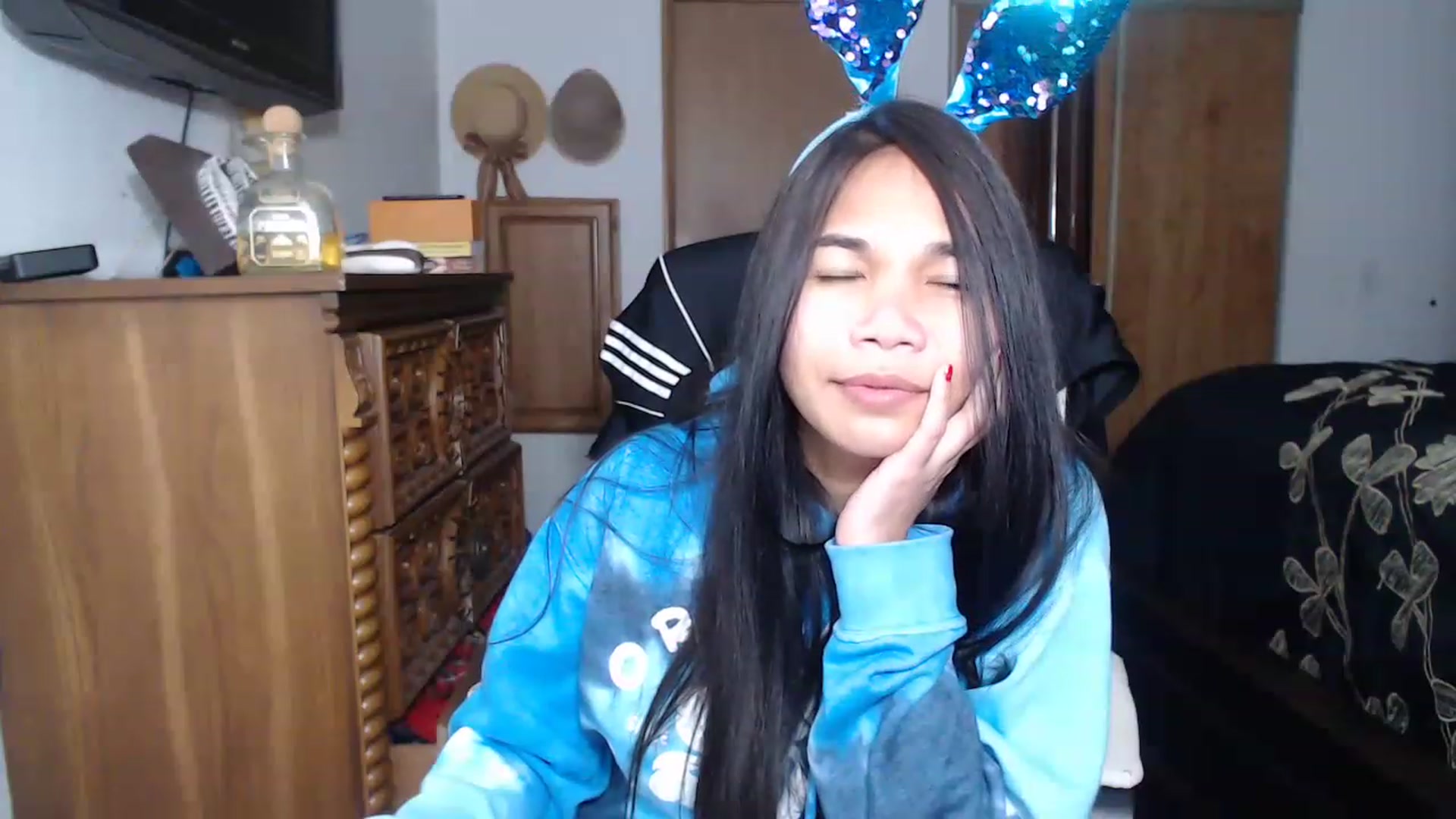 Gallery image thumbnail from Littlekai2023's myfreecams stream on, 04/07/2023, 01:39 image 15 of 20