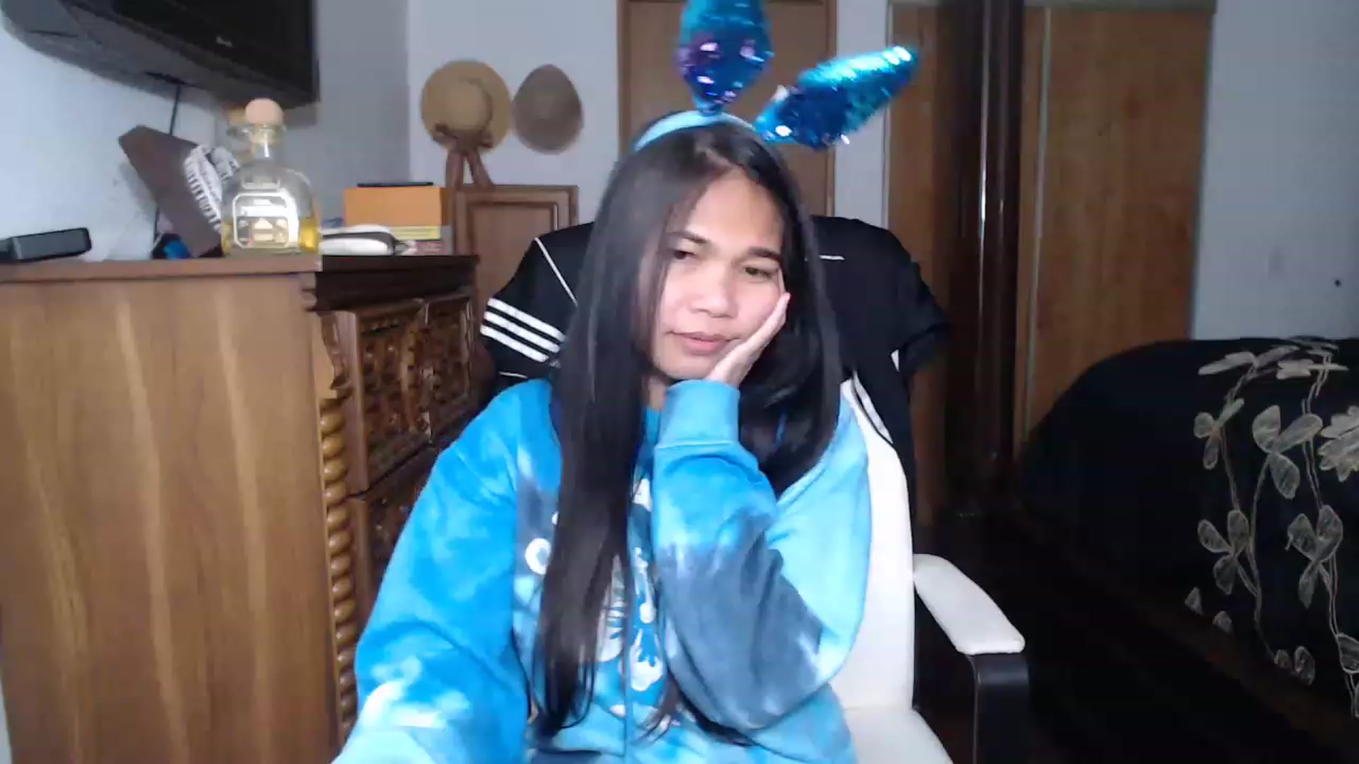 Gallery image thumbnail from Littlekai2023's myfreecams stream on, 04/07/2023, 01:39 image 17 of 20