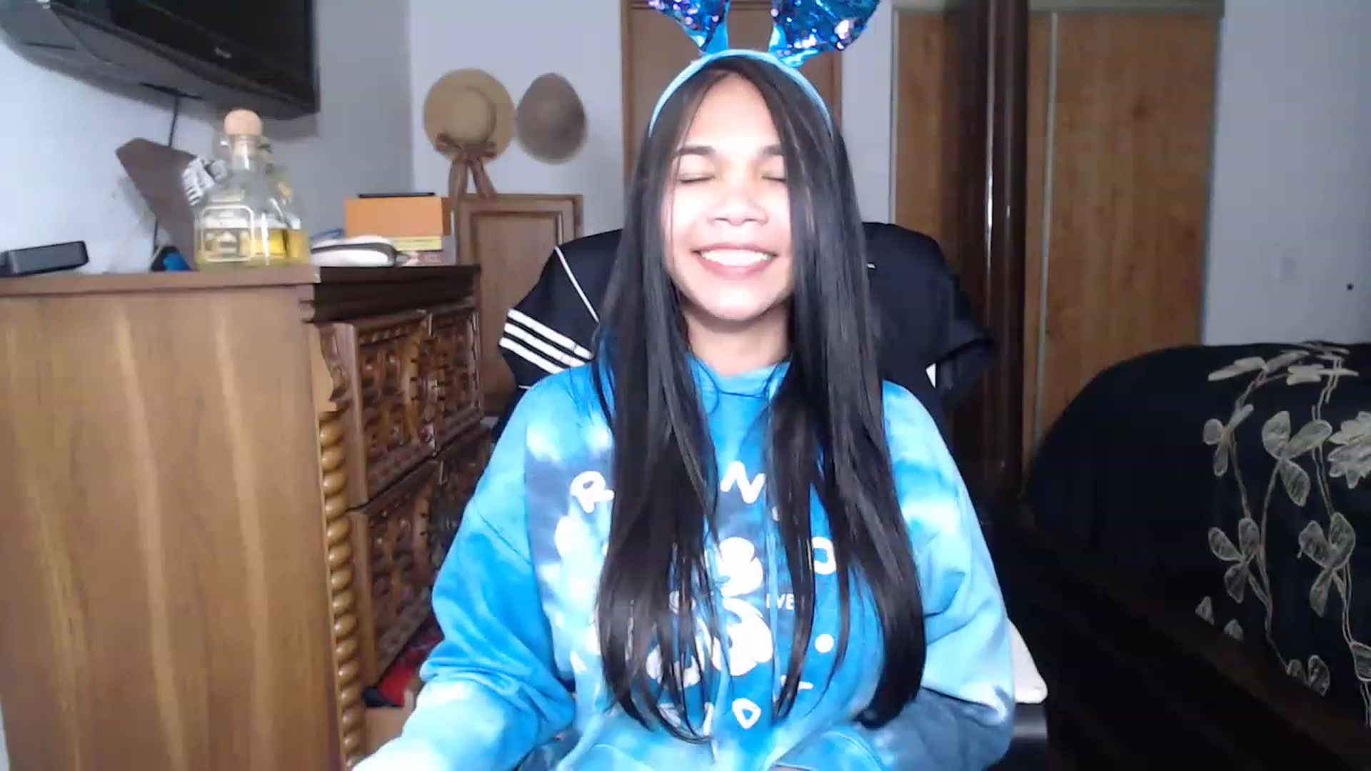 Gallery image thumbnail from Littlekai2023's myfreecams stream on, 04/07/2023, 01:39 image 1 of 20