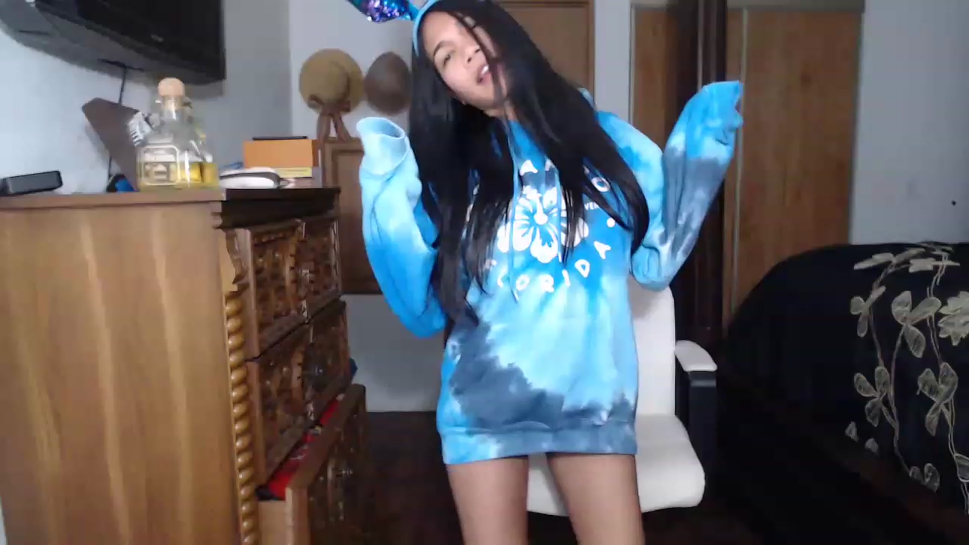 Gallery image thumbnail from Littlekai2023's myfreecams stream on, 04/07/2023, 01:39 image 2 of 20