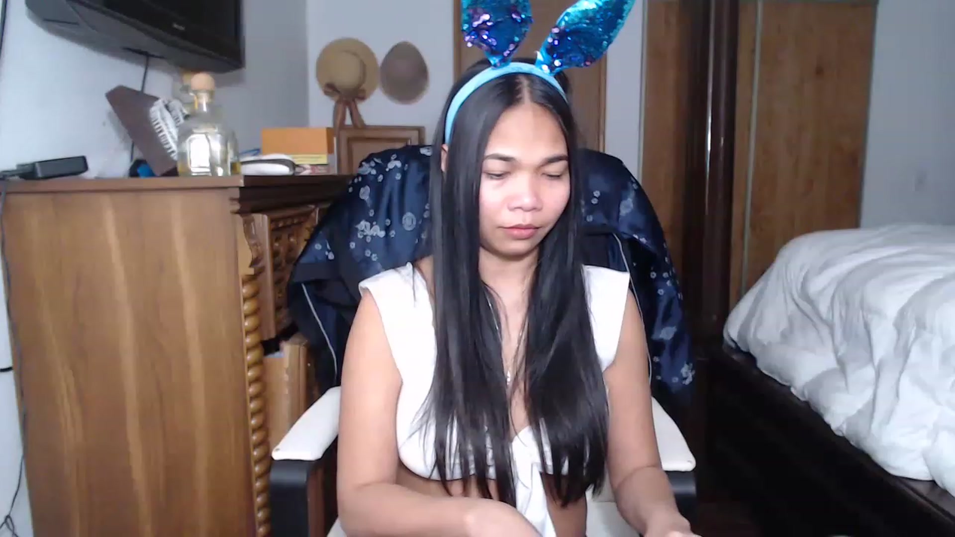 Gallery image thumbnail from Littlekai2023's myfreecams stream on, 04/09/2023, 02:19 image 9 of 20
