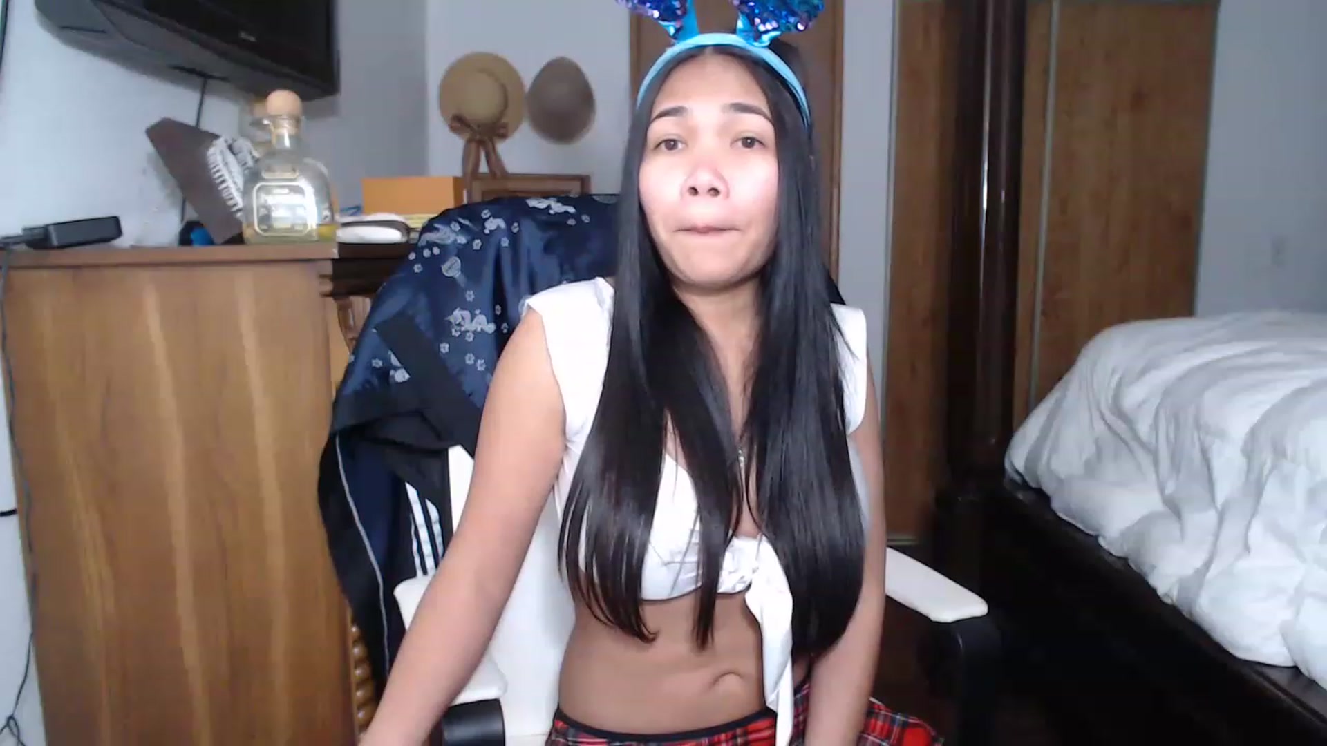 Gallery image thumbnail from Littlekai2023's myfreecams stream on, 04/09/2023, 02:19 image 15 of 20