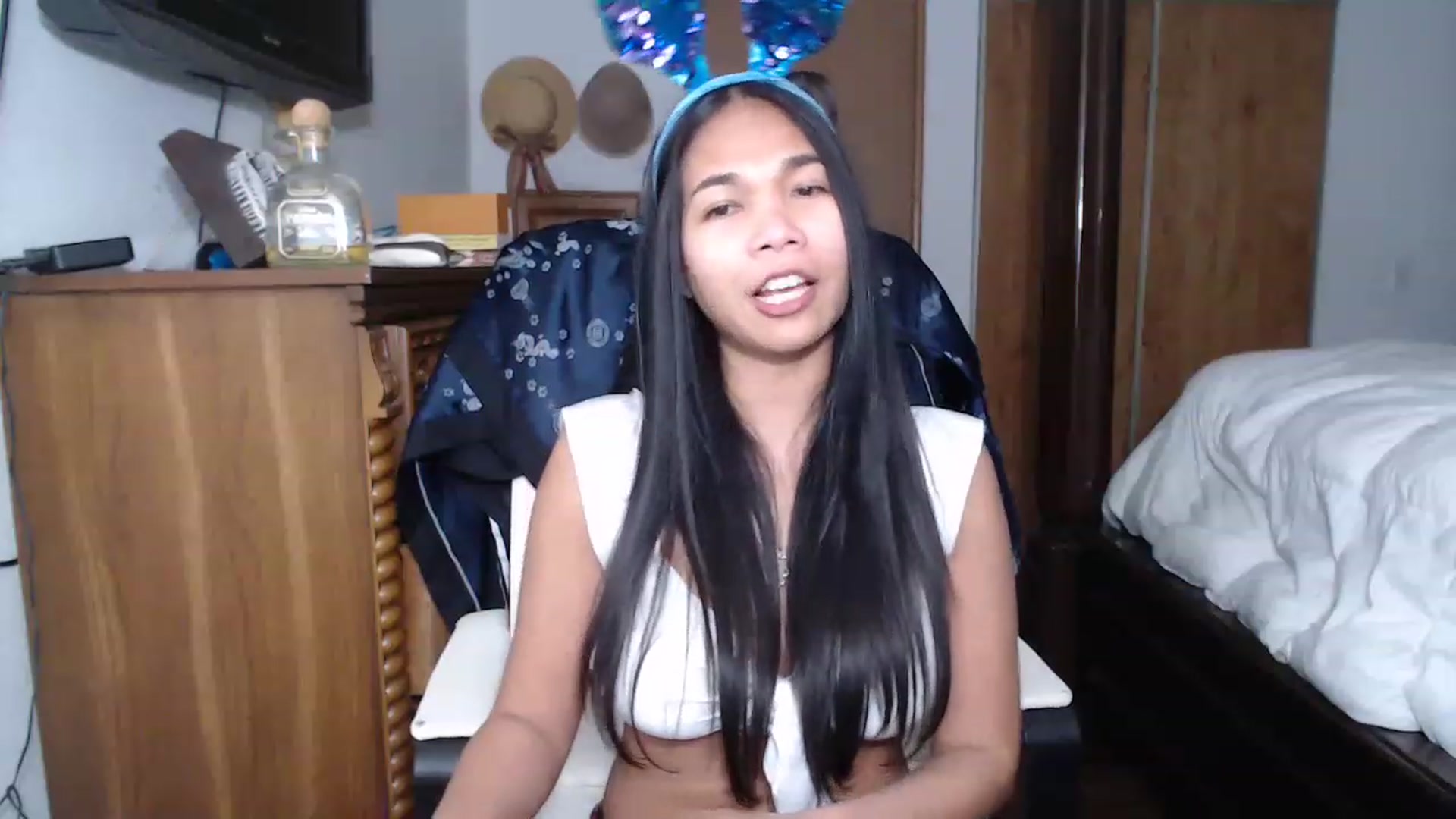 Gallery image thumbnail from Littlekai2023's myfreecams stream on, 04/09/2023, 03:55 image 17 of 20