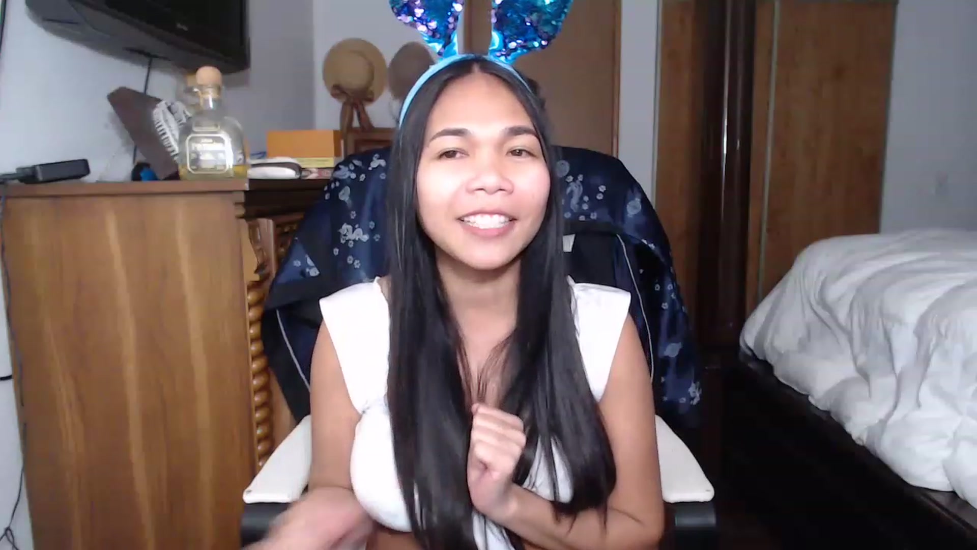 Gallery image thumbnail from Littlekai2023's myfreecams stream on, 04/09/2023, 03:55 image 18 of 20