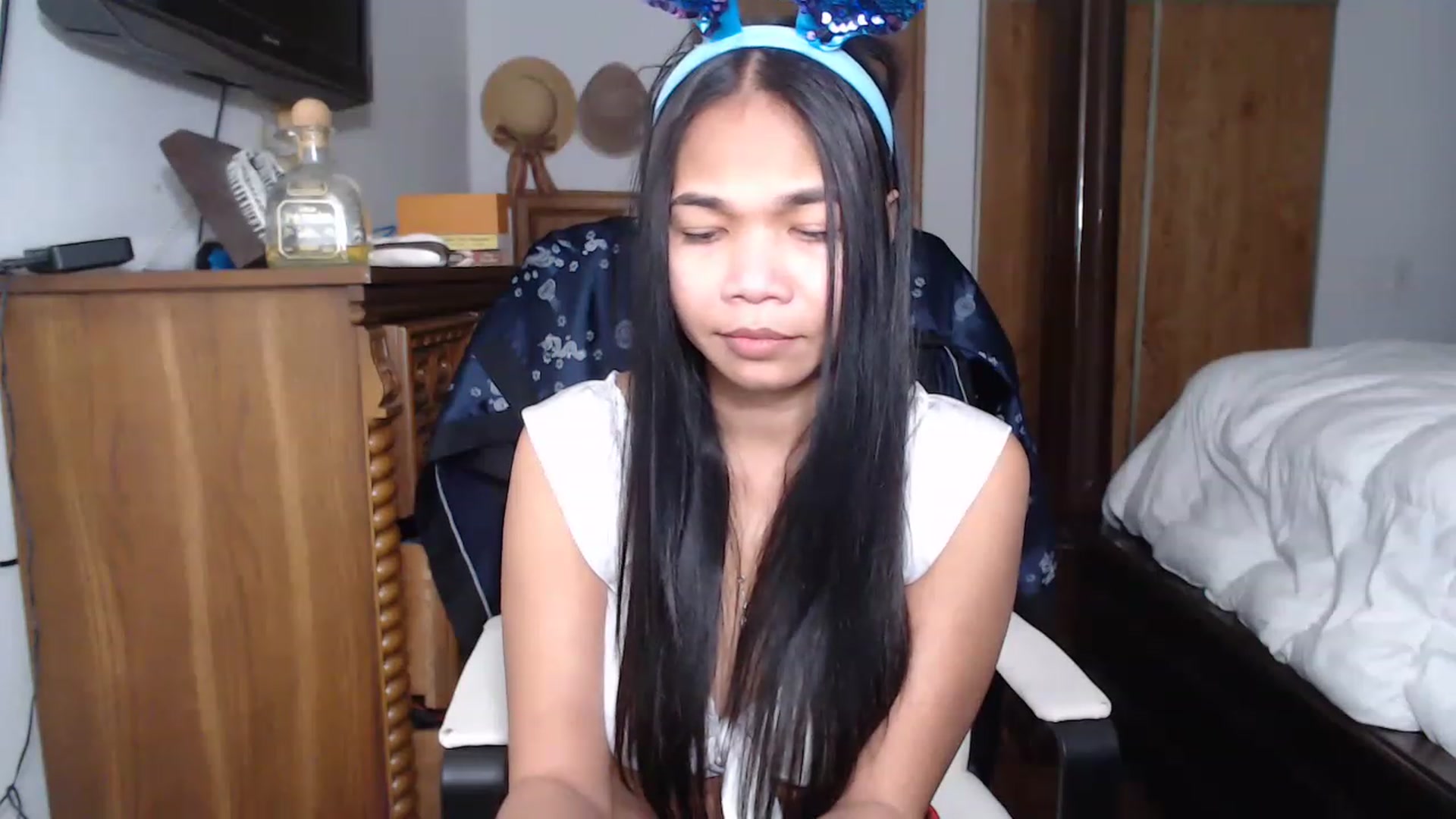 Gallery image thumbnail from Littlekai2023's myfreecams stream on, 04/09/2023, 03:55 image 12 of 20