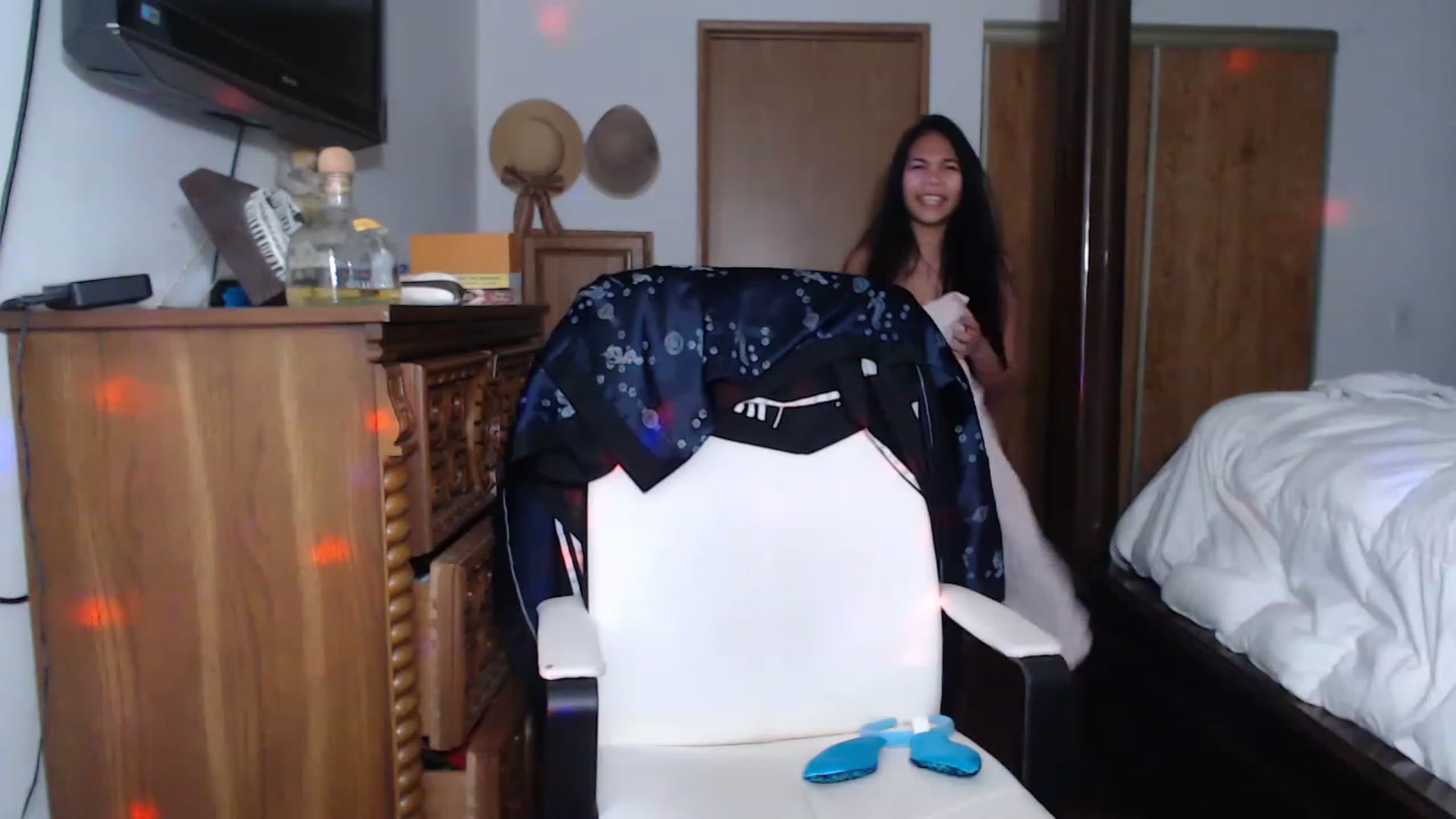 Gallery image thumbnail from Littlekai2023's myfreecams stream on, 04/09/2023, 06:35 image 14 of 20