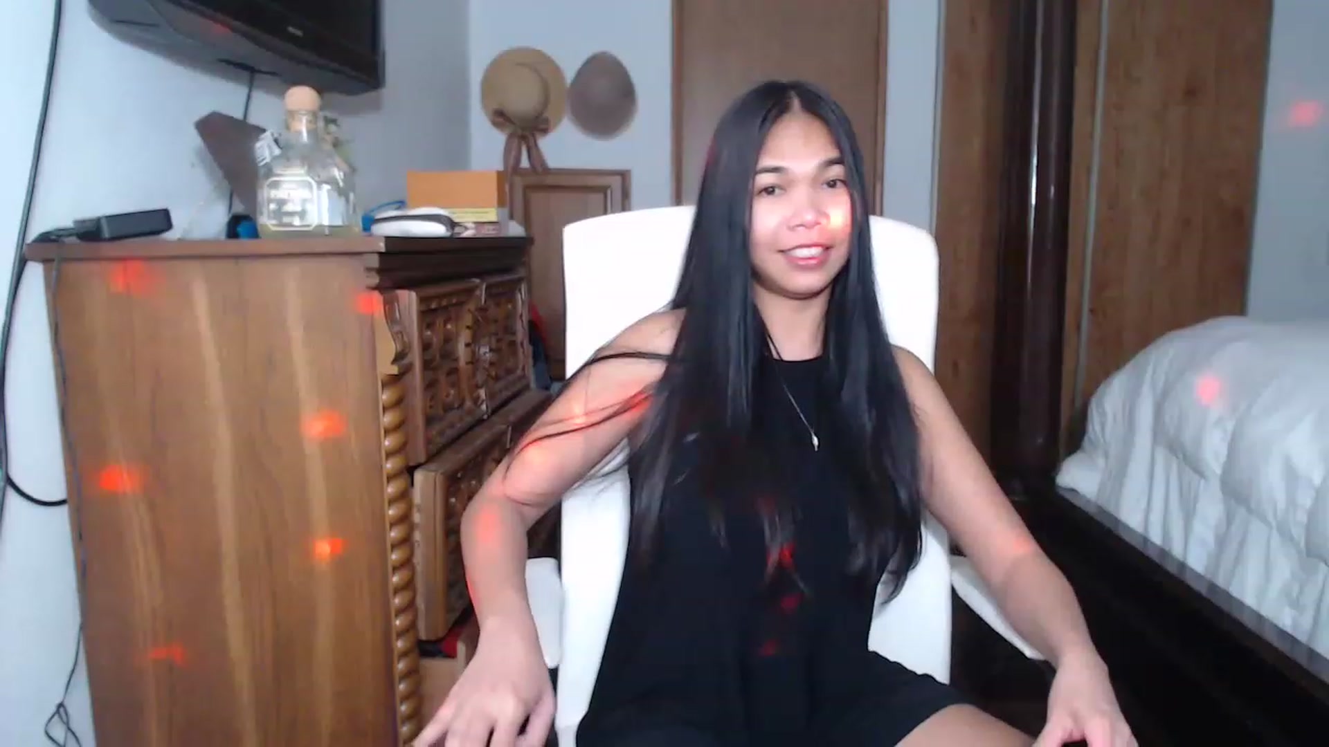 Gallery image thumbnail from Littlekai2023's myfreecams stream on, 04/12/2023, 01:11 image 10 of 20