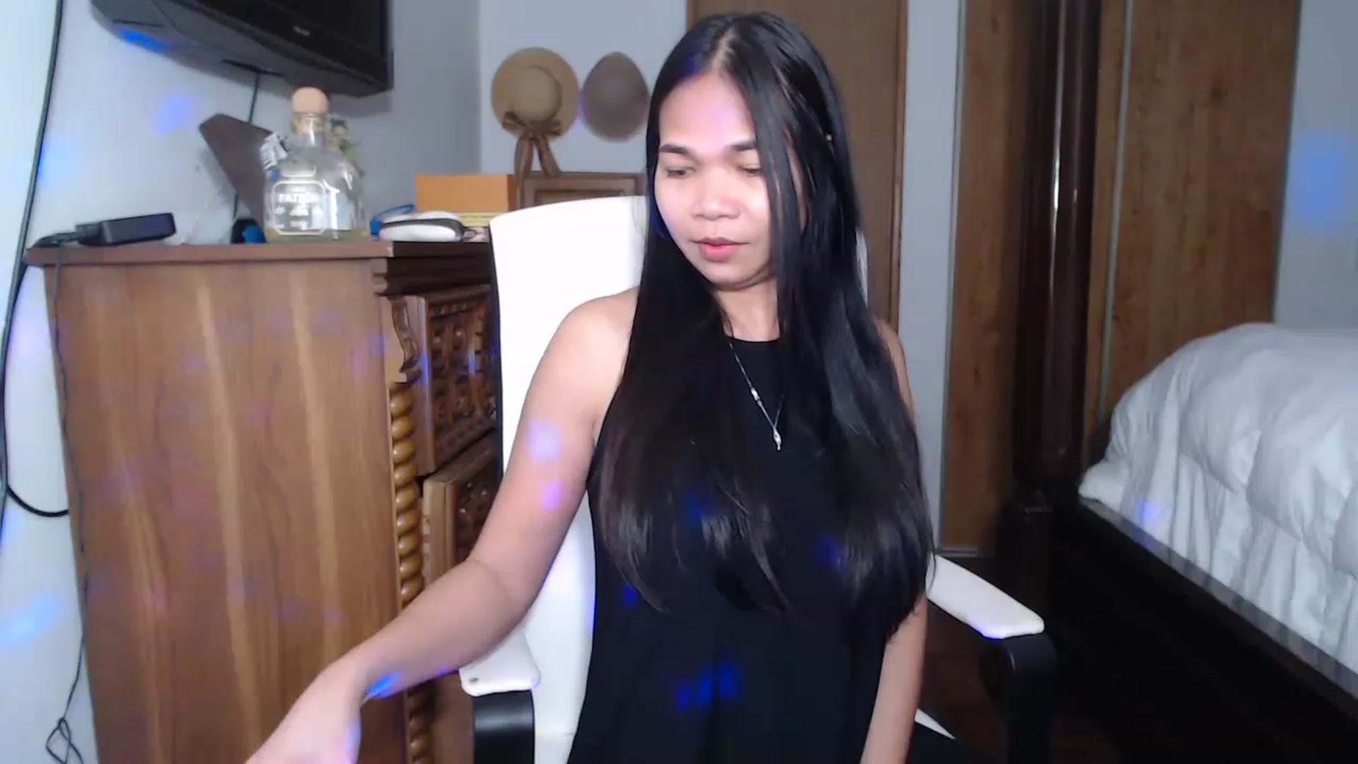 Gallery image thumbnail from Littlekai2023's myfreecams stream on, 04/12/2023, 01:11 image 19 of 20