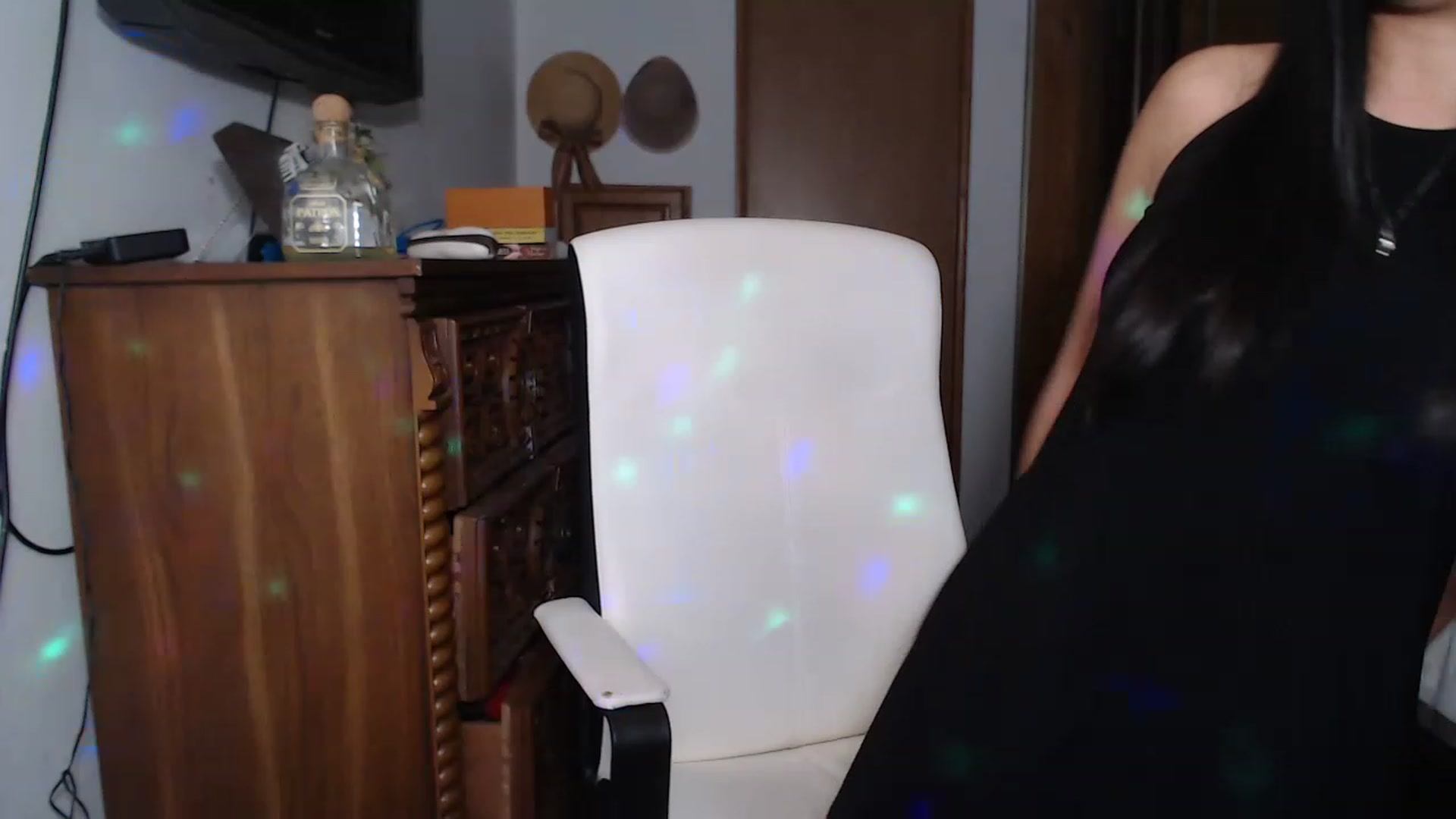 Gallery image thumbnail from Littlekai2023's myfreecams stream on, 04/12/2023, 01:11 image 4 of 20