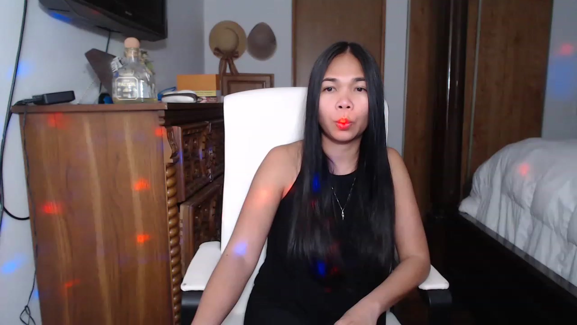 Gallery image thumbnail from Littlekai2023's myfreecams stream on, 04/12/2023, 01:11 image 3 of 20