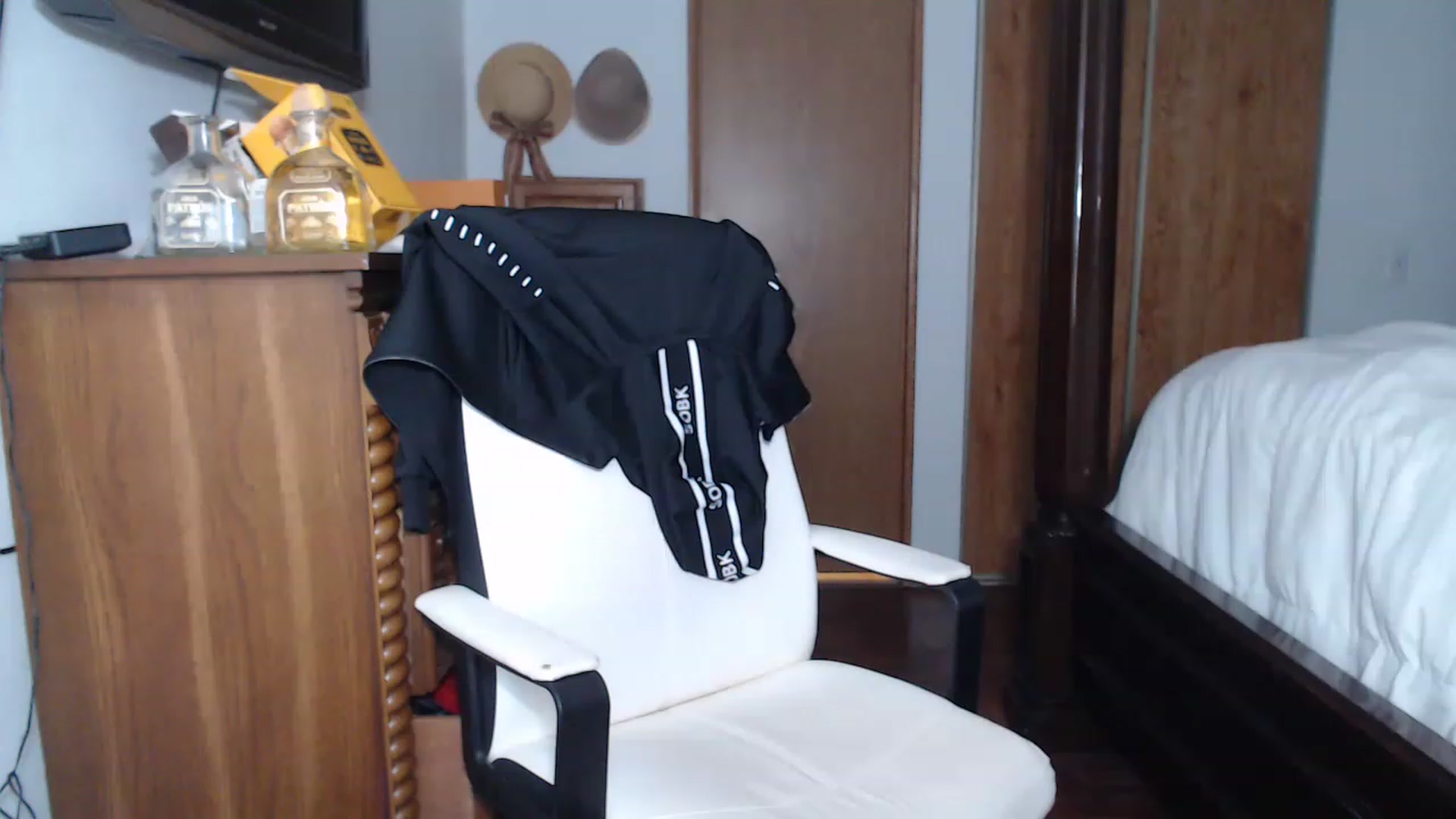 Gallery image thumbnail from Littlekai2023's myfreecams stream on, 04/13/2023, 03:01 image 1 of 20