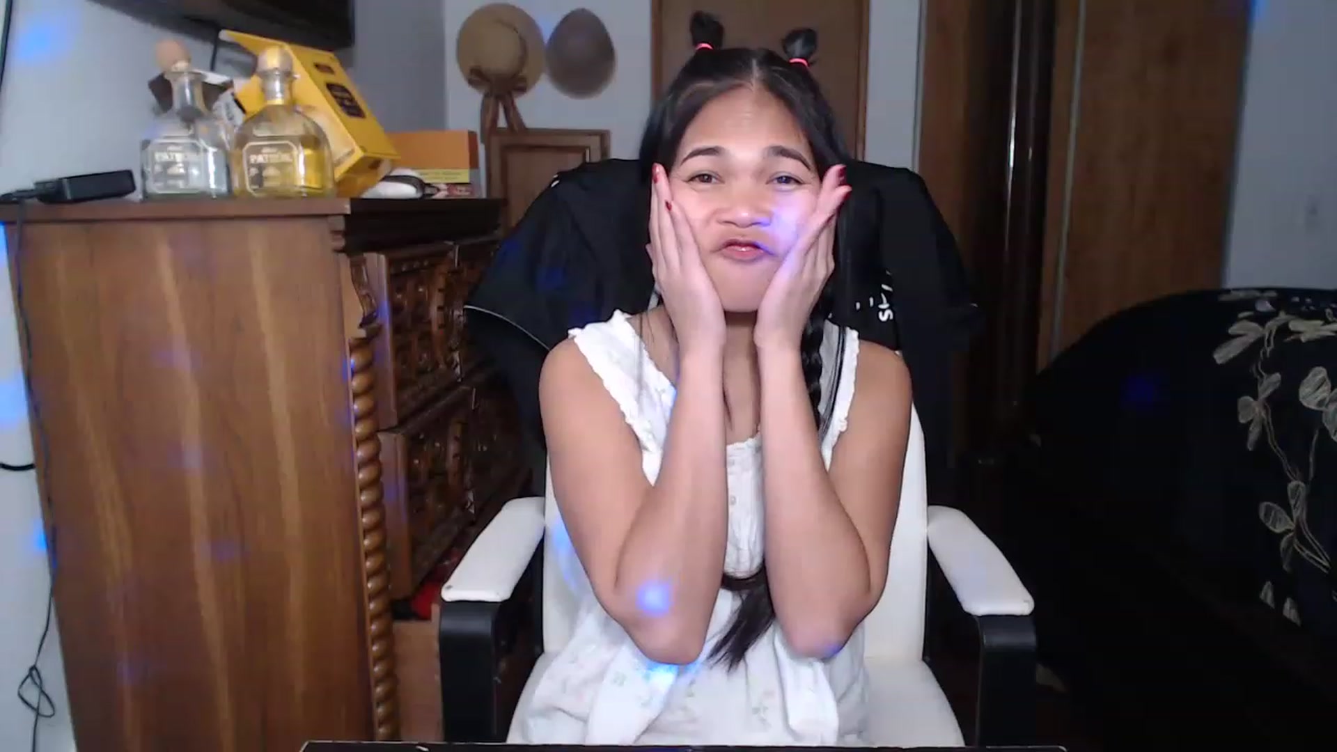 Gallery image thumbnail from Littlekai2023's myfreecams stream on, 04/15/2023, 01:44 image 20 of 20