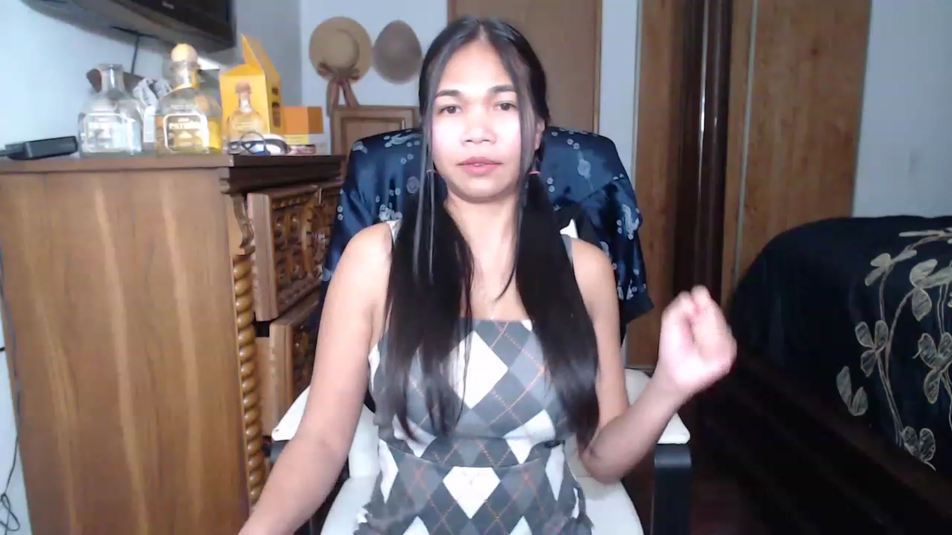 Gallery image thumbnail from Littlekai2023's myfreecams stream on, 04/16/2023, 02:51 image 16 of 20