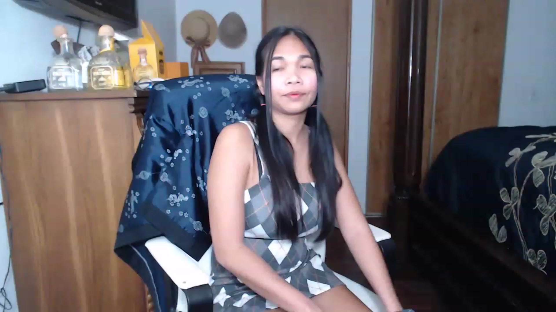 Gallery image thumbnail from Littlekai2023's myfreecams stream on, 04/16/2023, 02:51 image 1 of 20