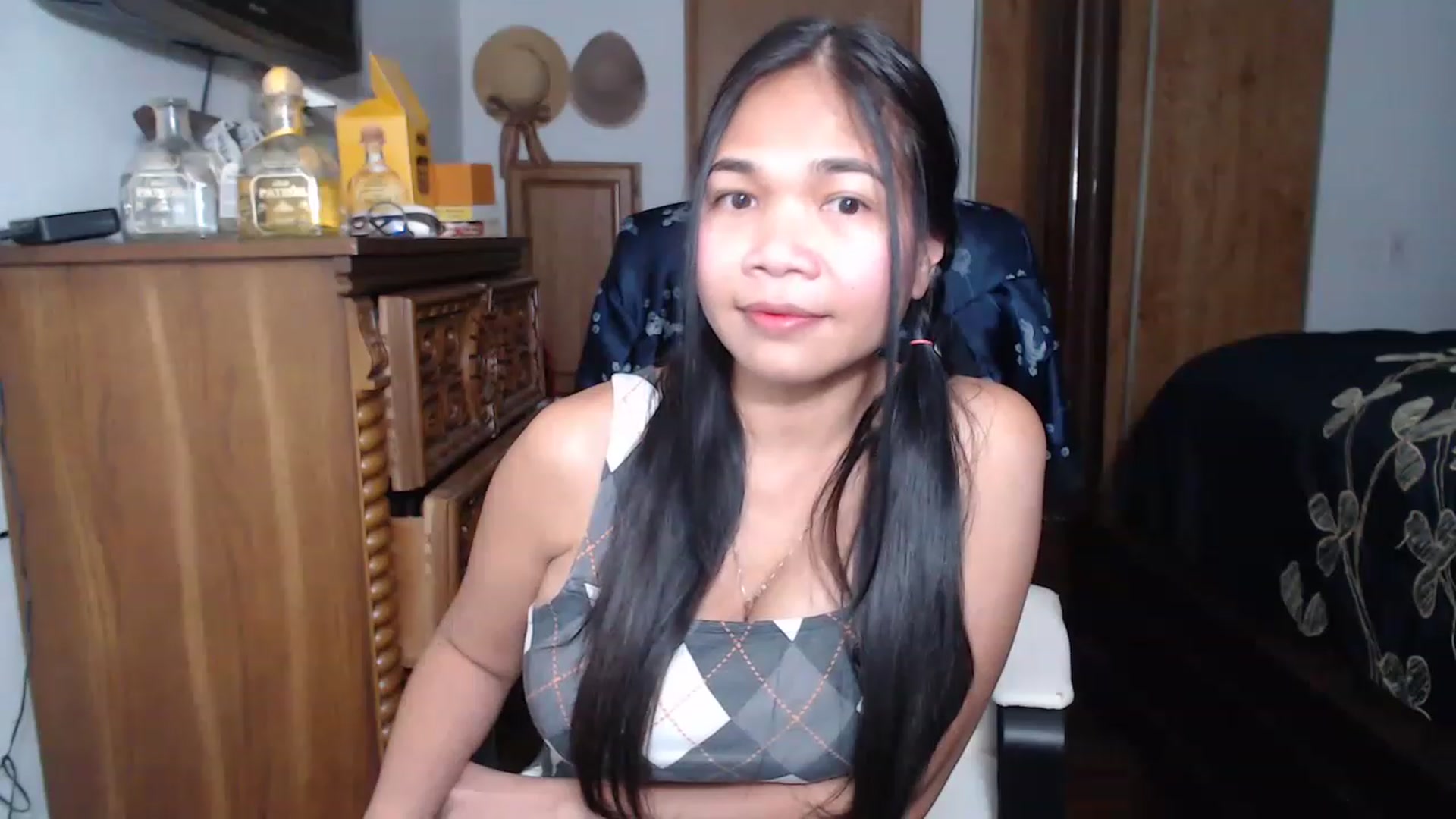 Gallery image thumbnail from Littlekai2023's myfreecams stream on, 04/16/2023, 02:51 image 8 of 20