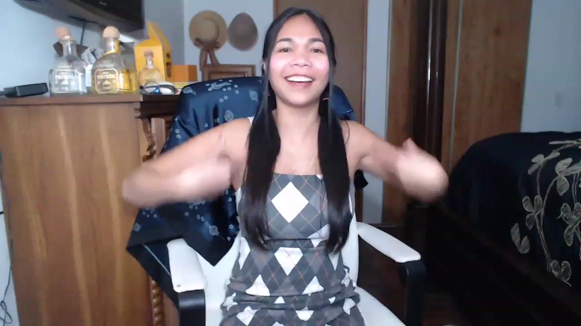 Gallery image thumbnail from Littlekai2023's myfreecams stream on, 04/16/2023, 02:51 image 2 of 20